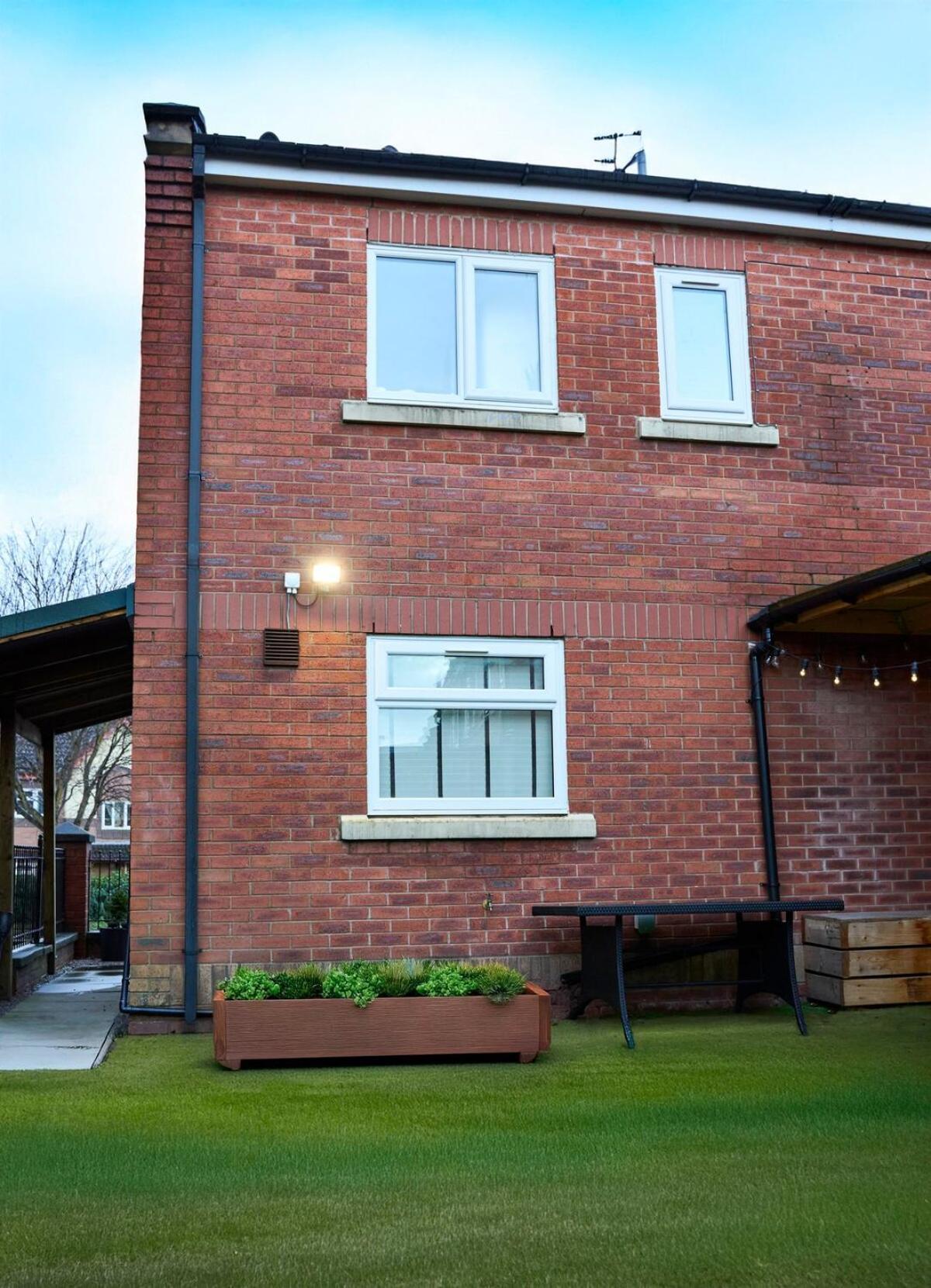 Spacious 2-Bed Home Near Manchester City Centre, Fast Wifi * Manchester