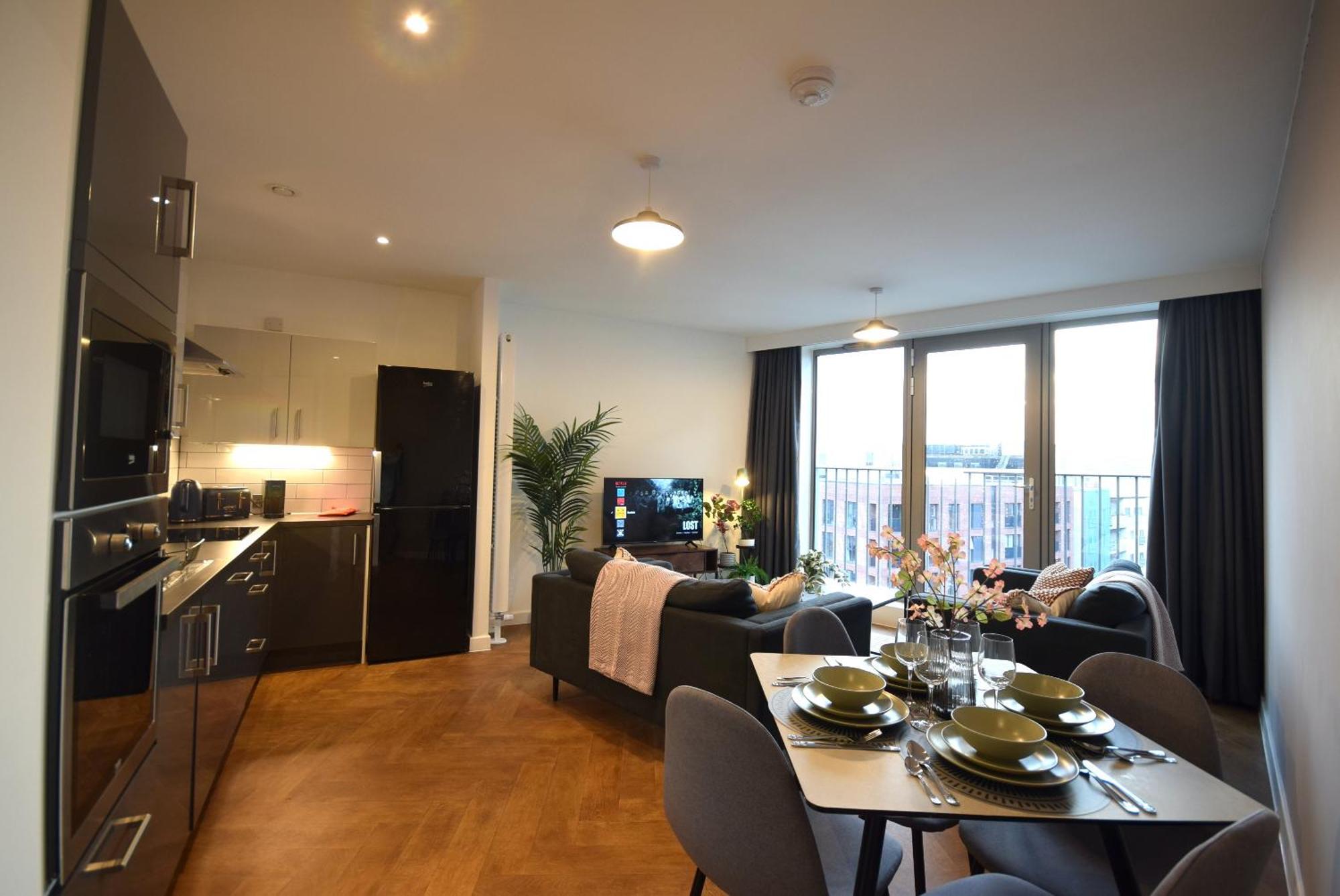 Life - 2-bed 1-bath Top-floor In New Cross * Manchester
