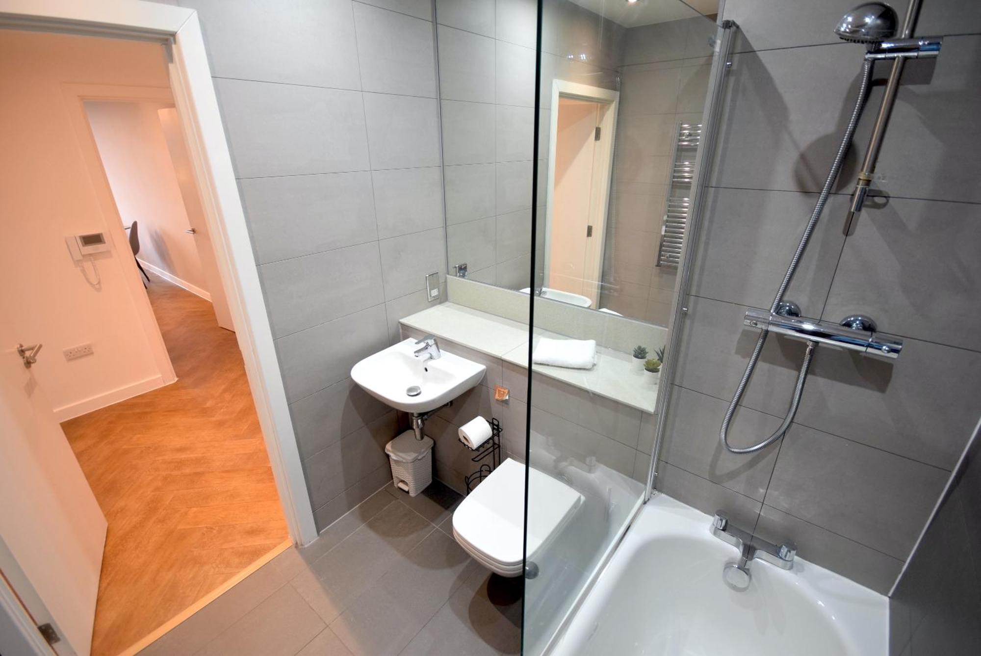 Life - 2-bed 1-bath Top-floor In New Cross