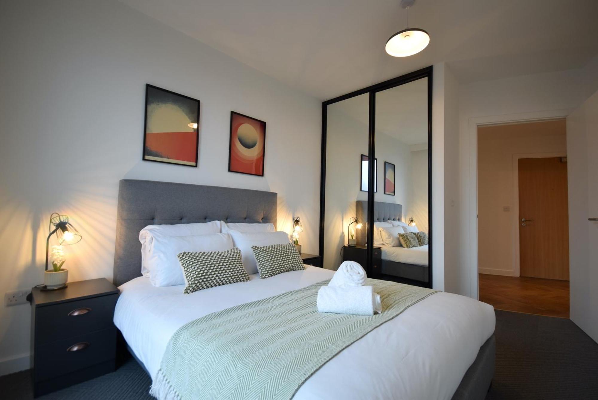 Life - 2-bed 1-bath Top-floor In New Cross Manchester