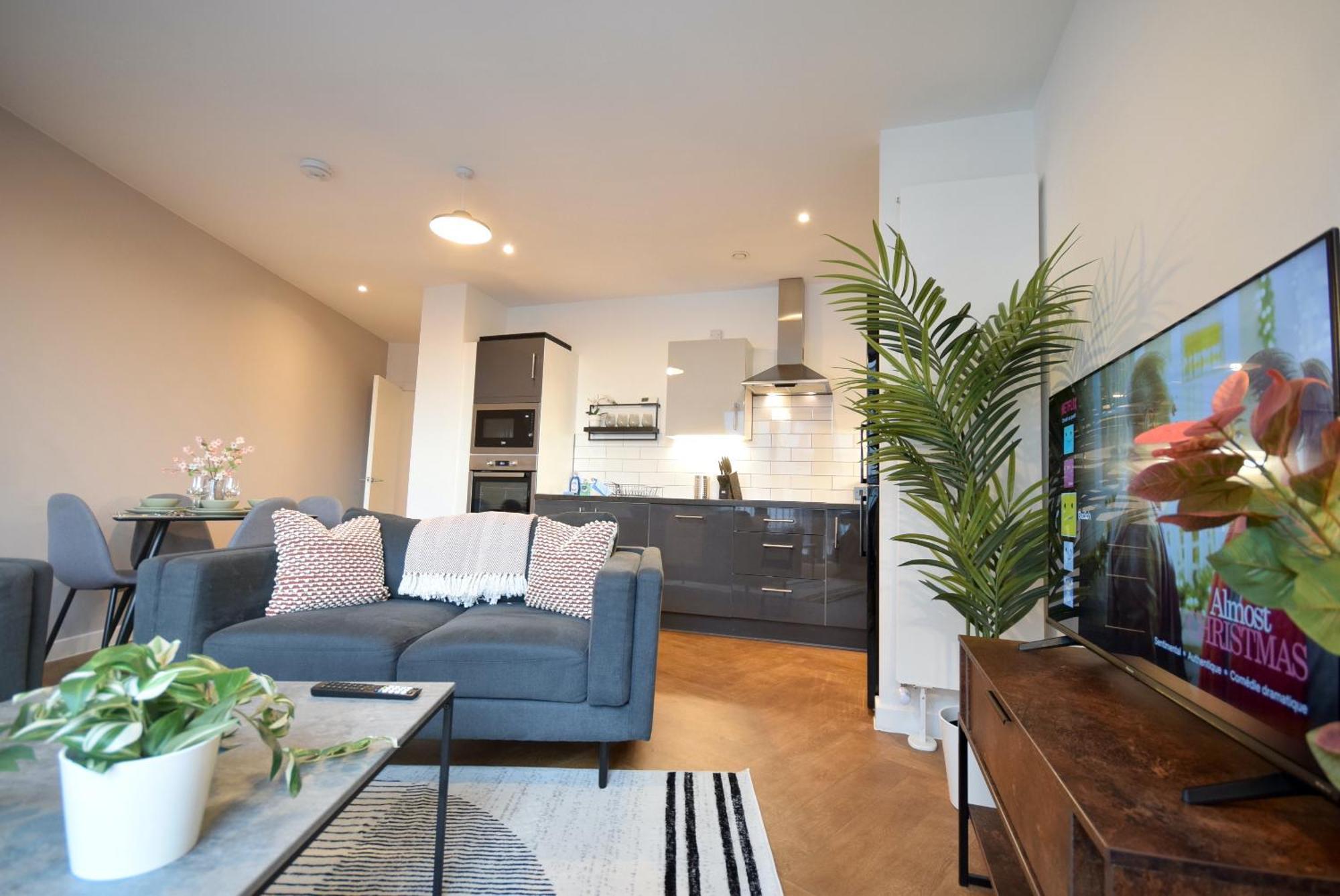 Life - 2-bed 1-bath Top-floor In New Cross Manchester