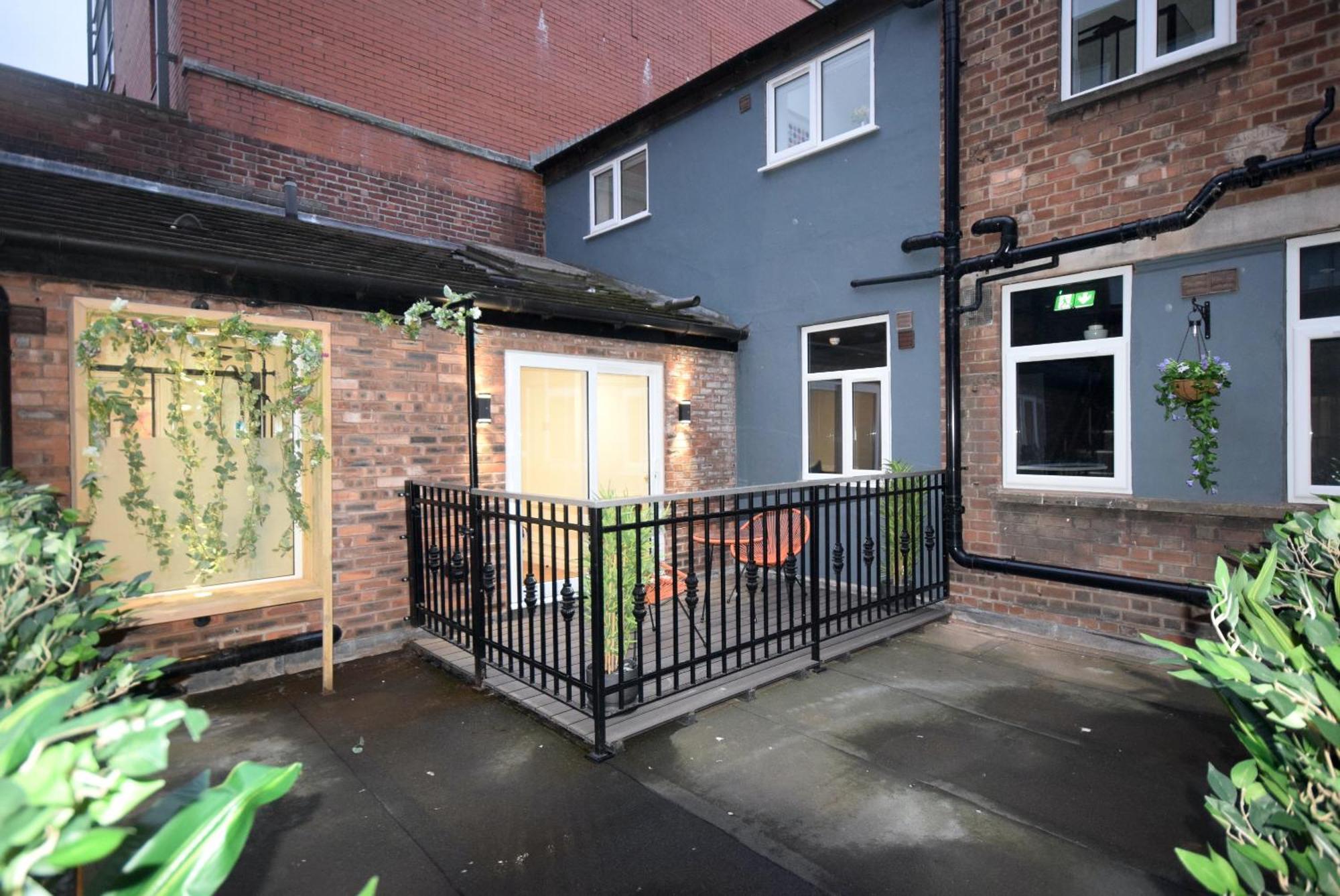 Cityescape - 1br Sofa Bed Balcony Window Shower Manchester