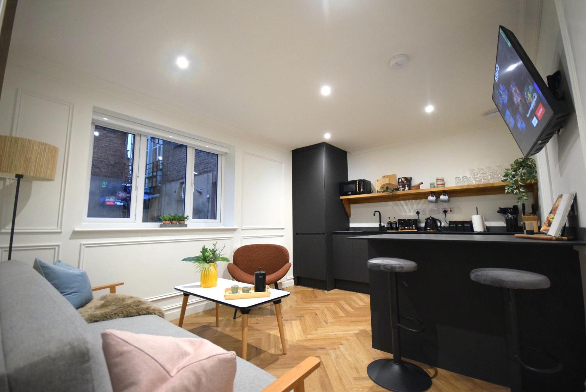 Cityescape - 1br Sofa Bed Balcony Window Shower Manchester