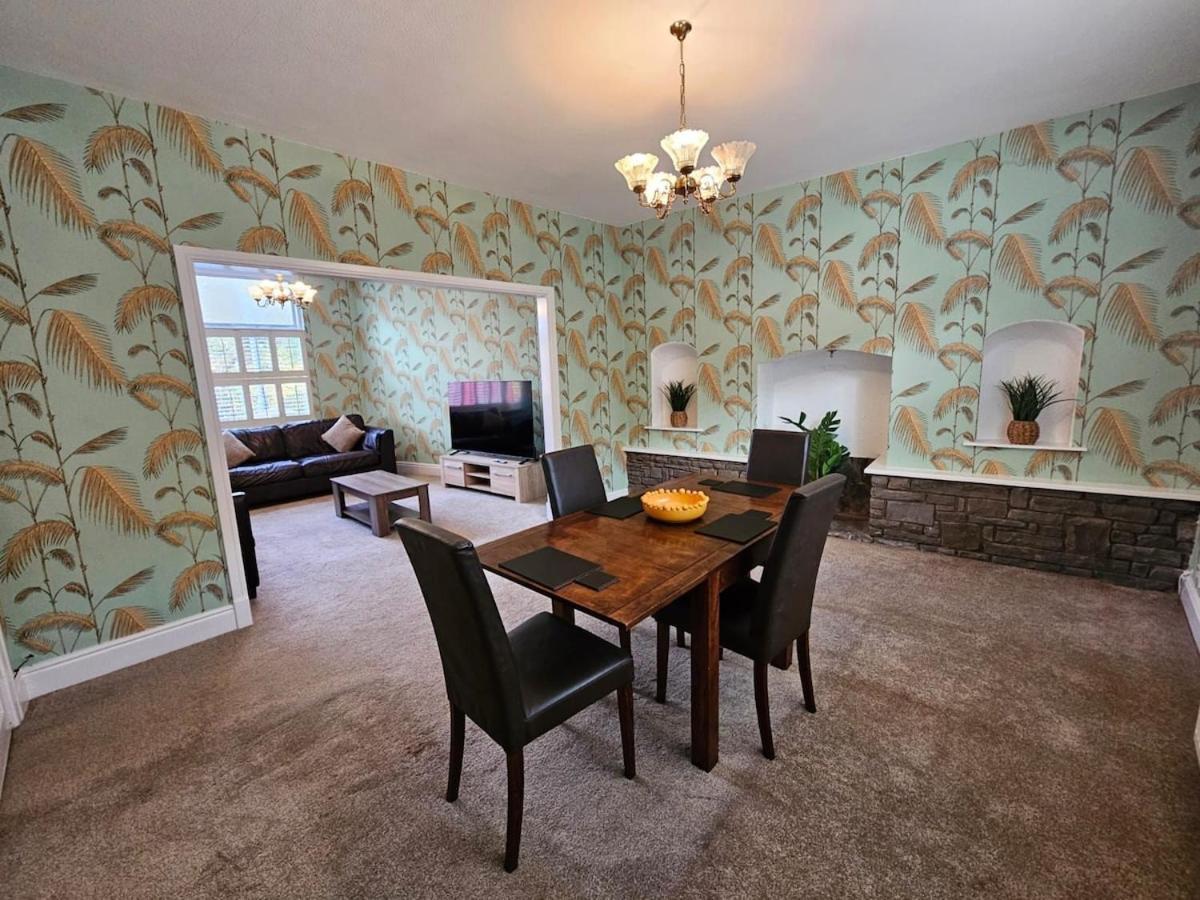 Clayton Hall Homes Holiday home *