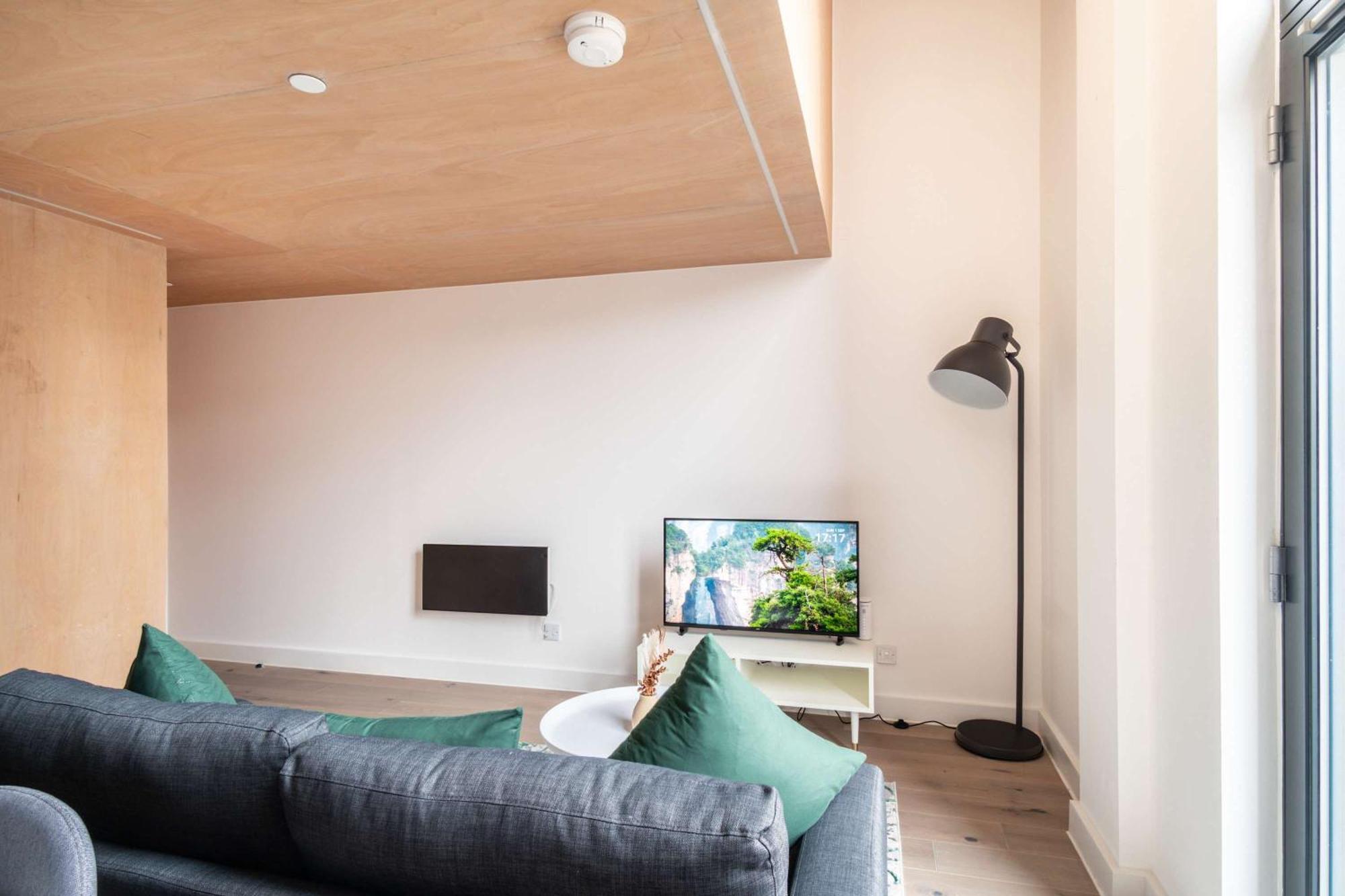 Stylish & Contemporary 2 Bed Flat In * Manchester