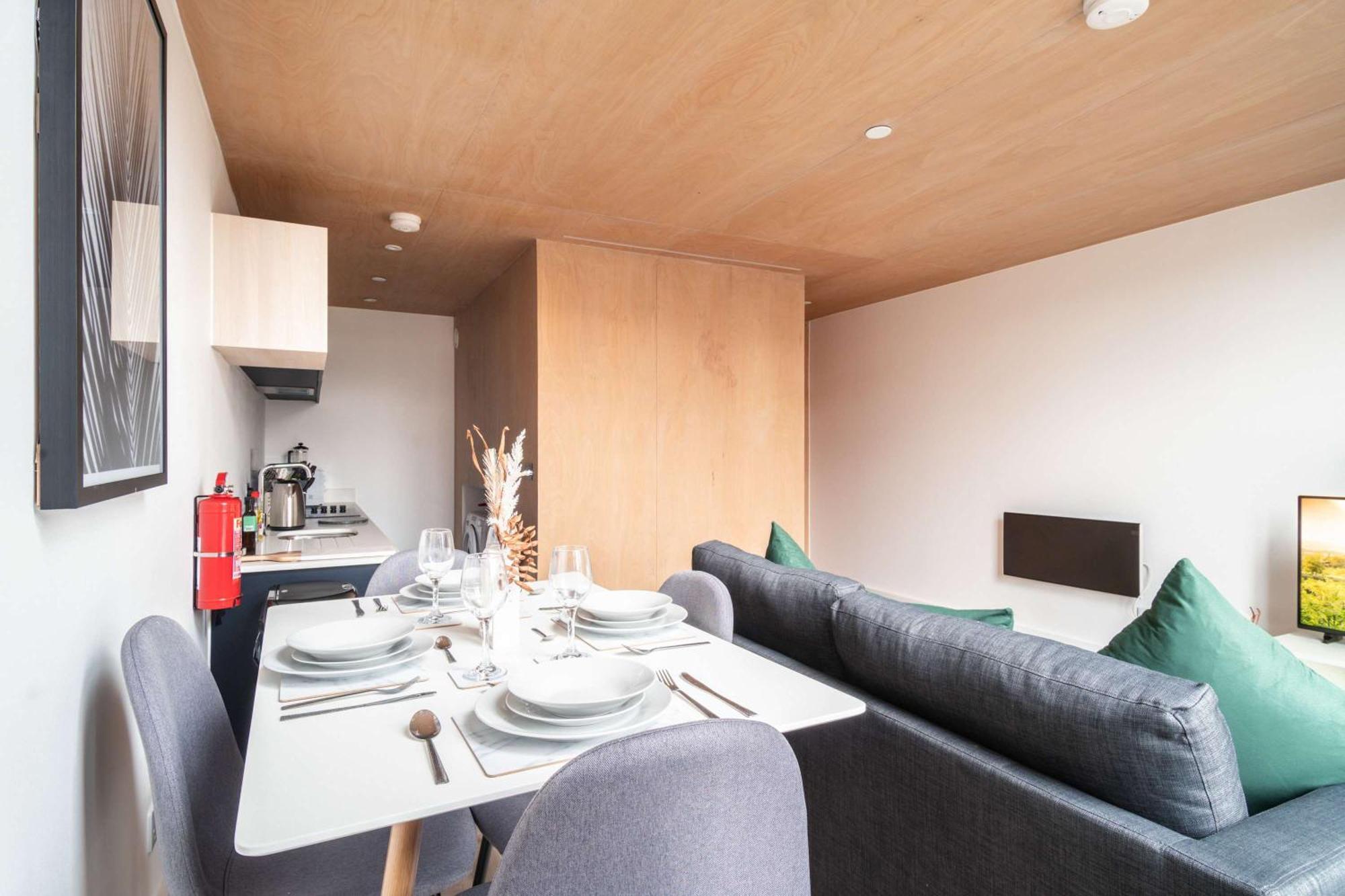 Apartment Stylish & Contemporary 2 Bed Flat In