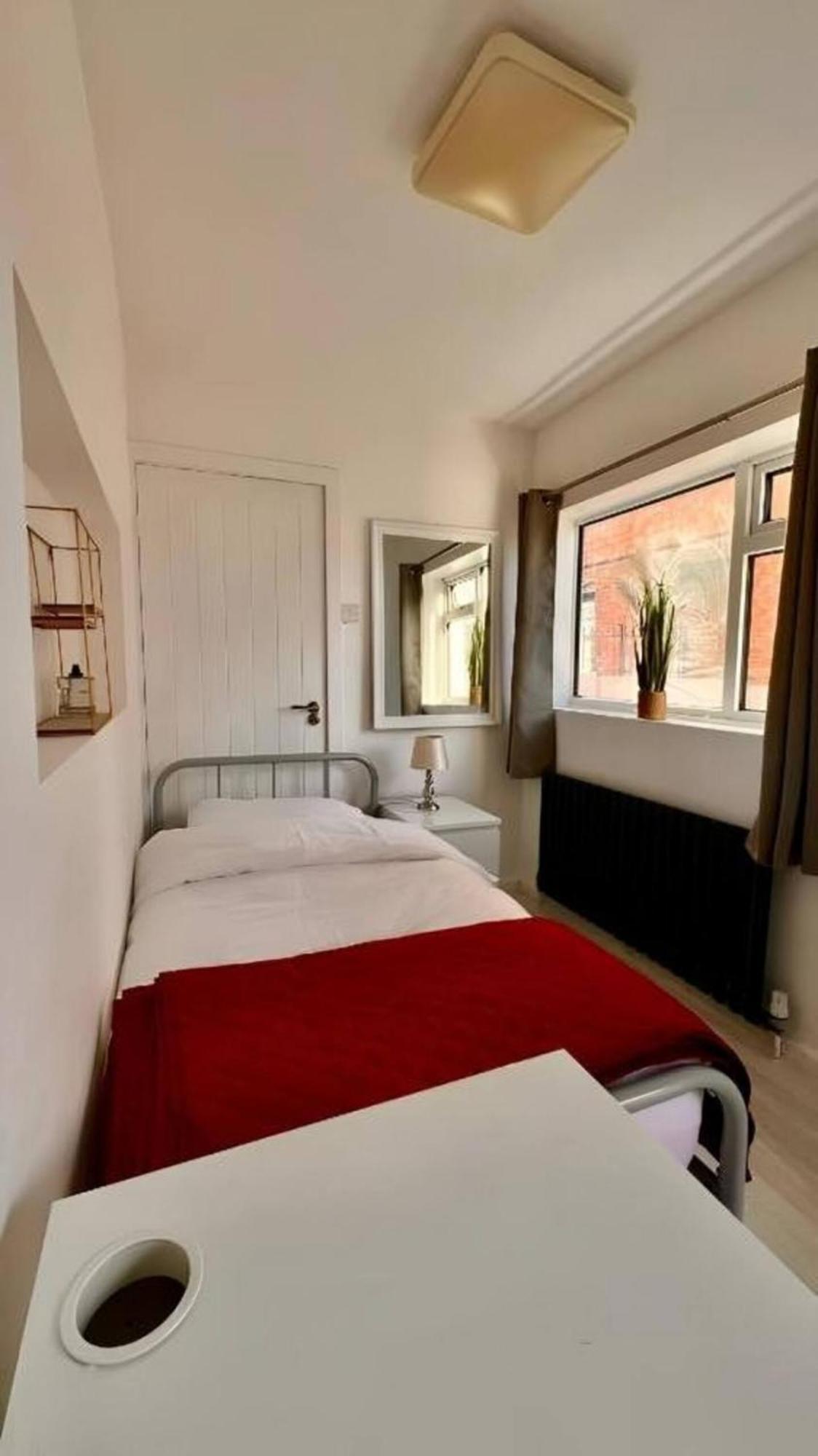 Private Single With Ensuite In Chorlton Holiday home Manchester
