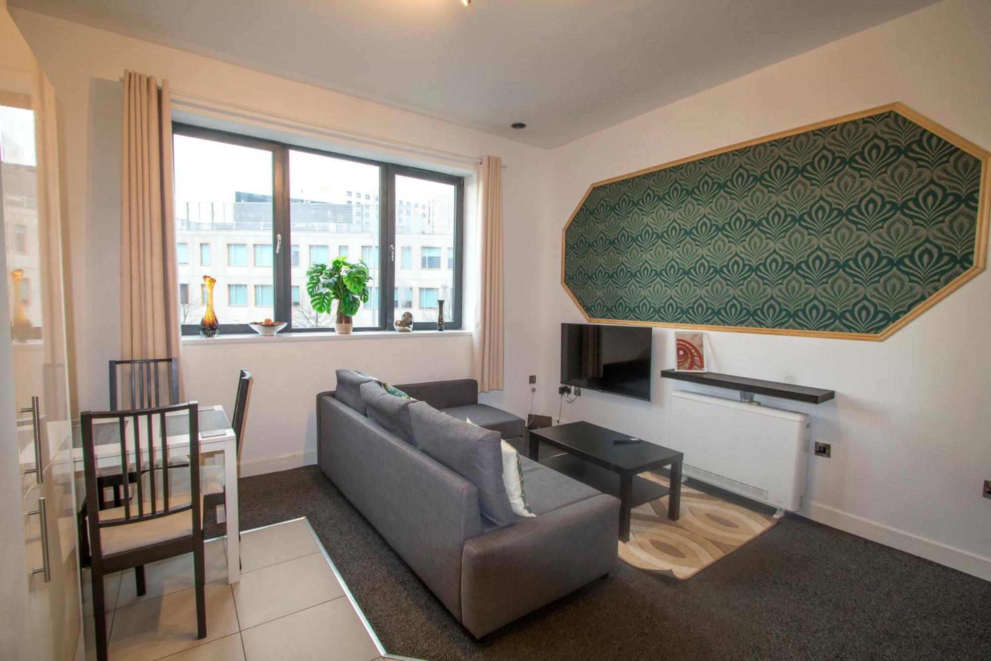 Apartment Ideal For Groups - Lovely 2 Bedroom - Free Parking, Transit Links, Close To Stadiums *