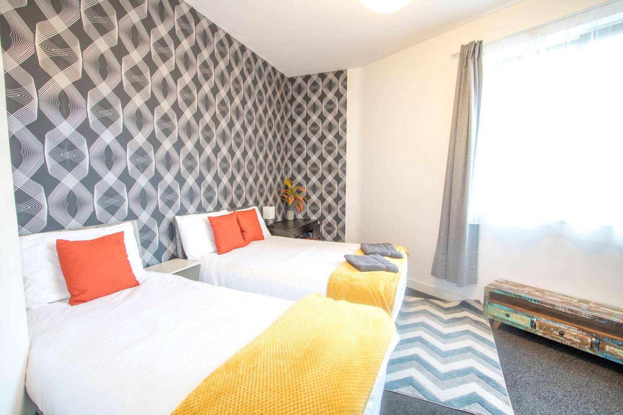Ideal For Groups - Lovely 2 Bedroom - Free Parking, Transit Links, Close To Stadiums Manchester