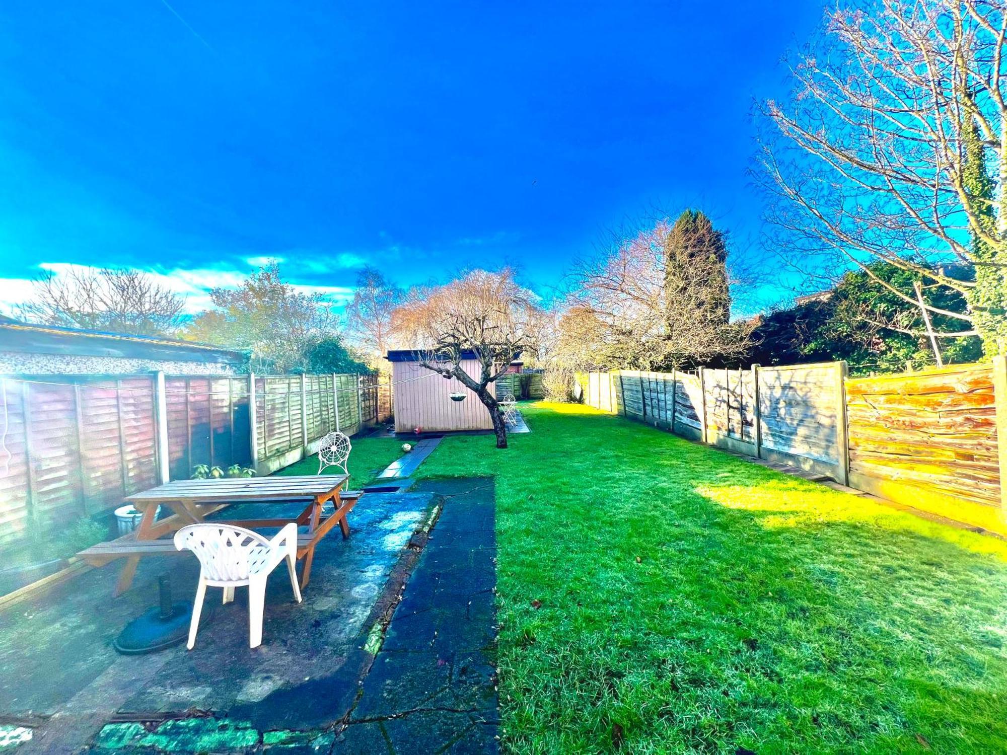 Holiday home Spacious 3-bed Family Retreat With Cosy Living And Garden! Free Parking *