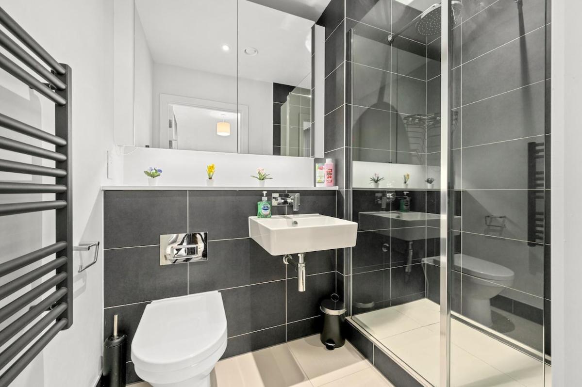 Modern Highrise Luxury Apartment