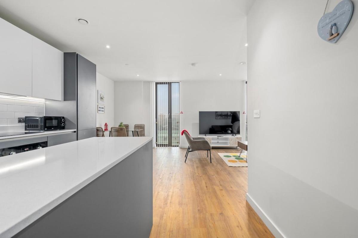 Modern Highrise Luxury Apartment