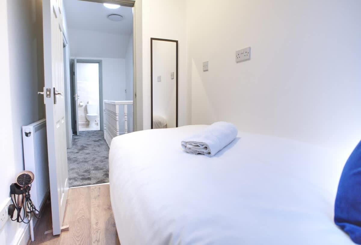 Sleeps 18 Lovely Mcr By Superhost Holiday home Manchester