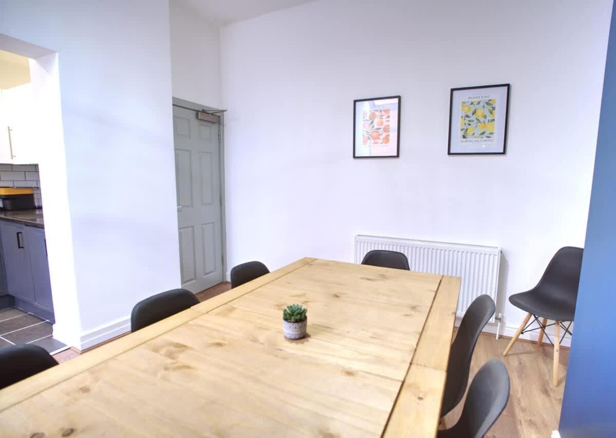 Holiday home Sleeps 18 Lovely Mcr By Superhost