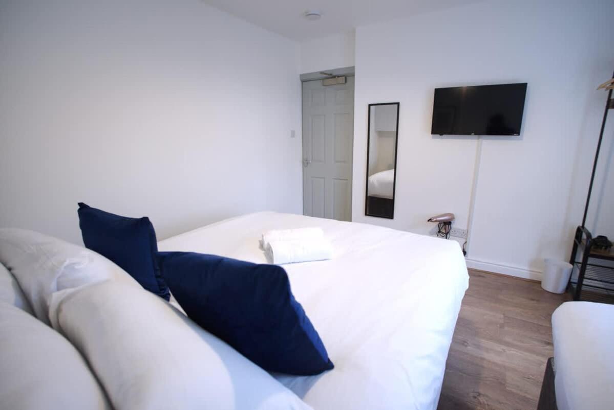 Sleeps 18 Lovely Mcr By Superhost Holiday home Manchester