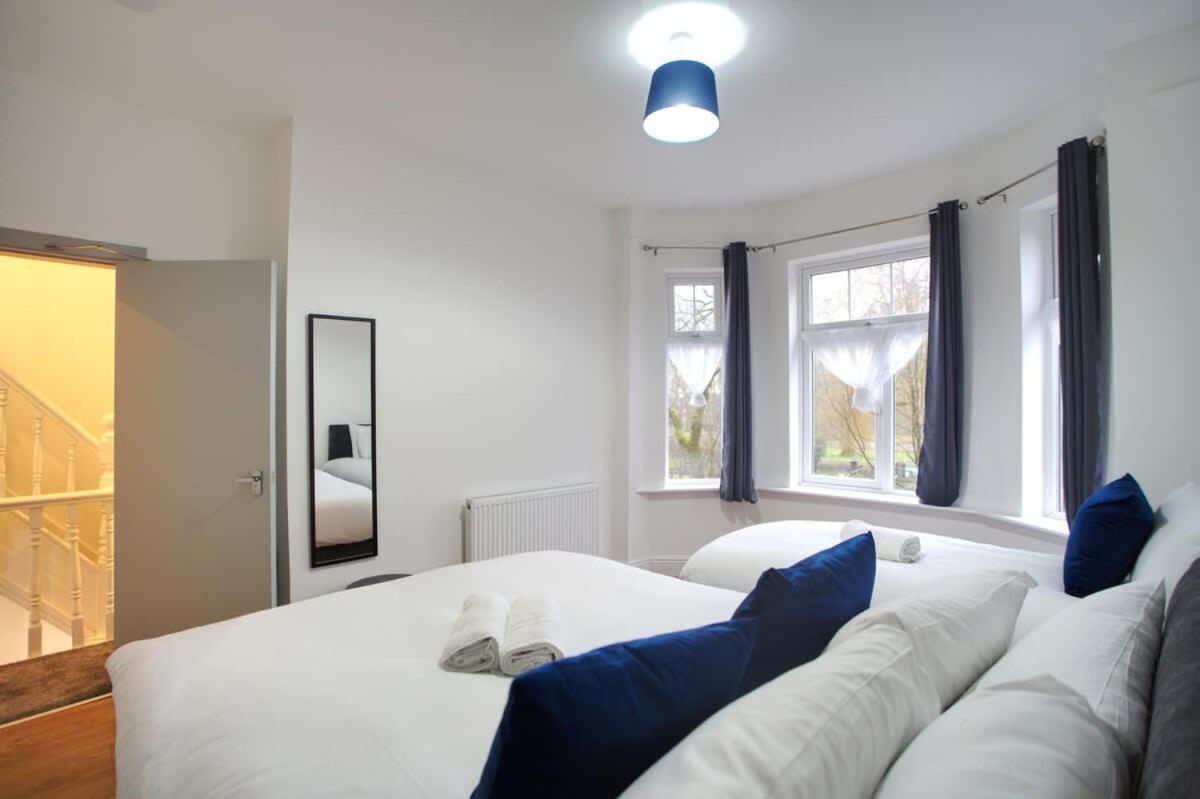 Sleeps 18 Lovely Mcr By Superhost Holiday home
