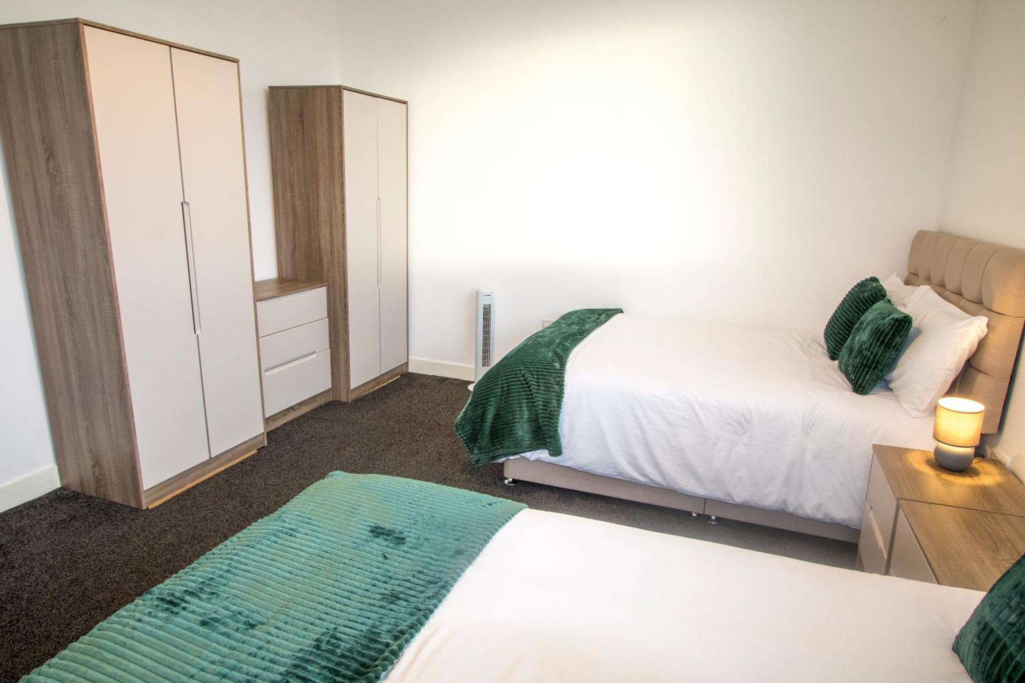 Spacious 2br Flat Stadium Links