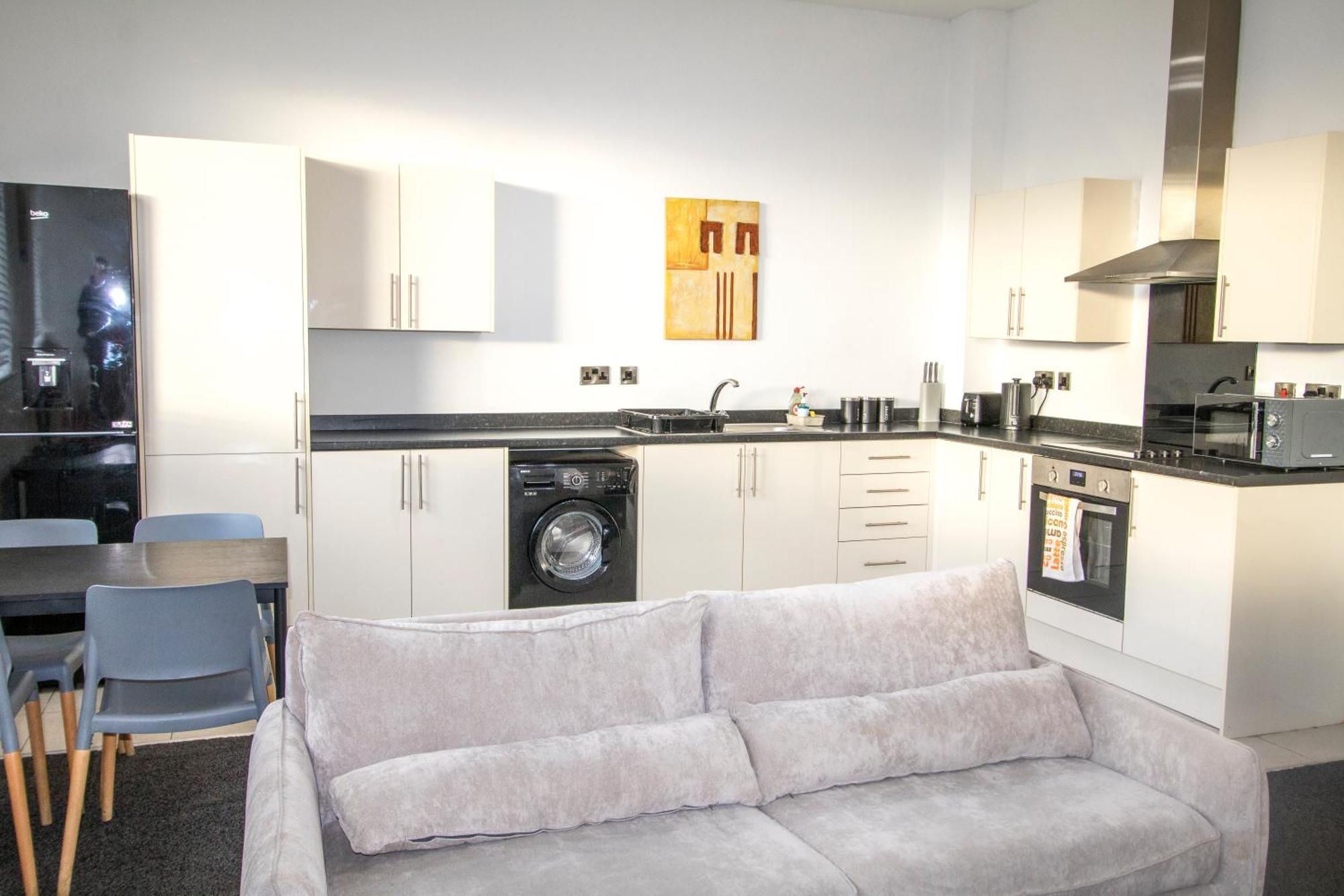 Spacious 2br Flat Stadium Links