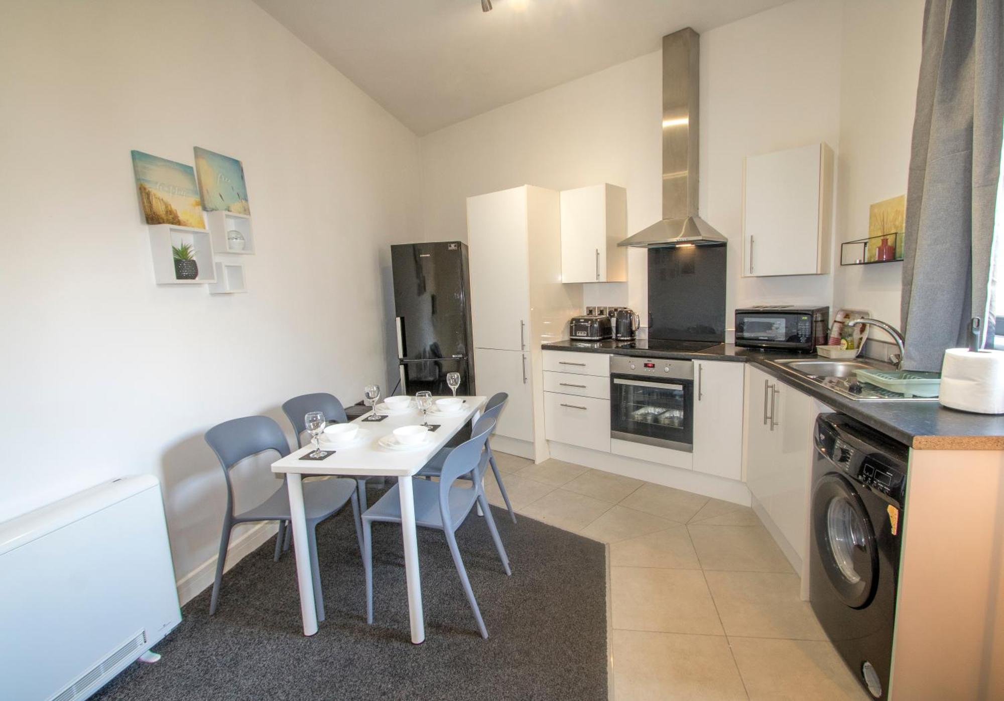 Apartment Stylish 2 Bedroom-free Parking