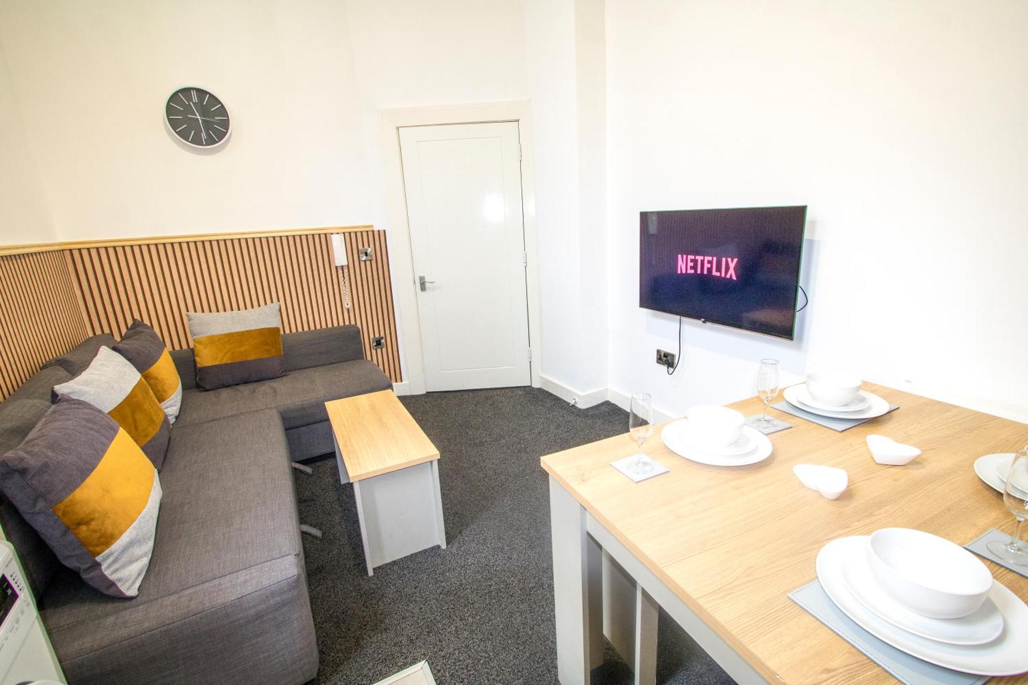 Sleek 2 Bedroom - Stadium Links Apartment Manchester