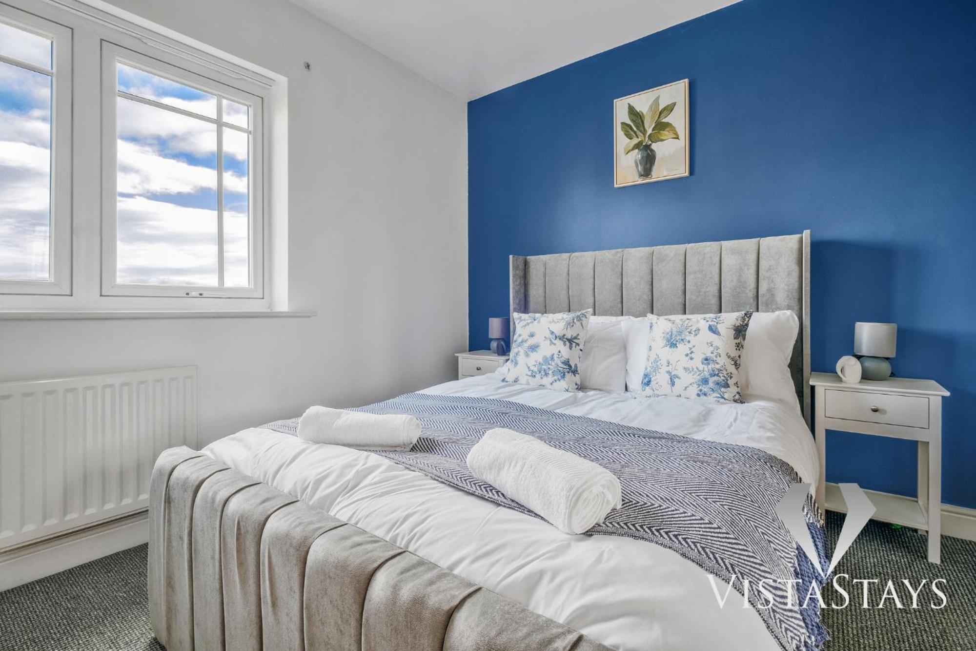 Modern 4 Bed Near Centre With Pool Table And Free Parking By Vista Short Lets Holiday home Manchester