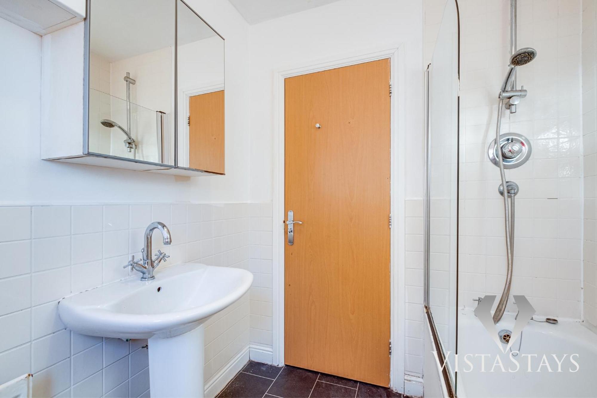 Modern 4 Bed Near Centre With Pool Table And Free Parking By Vista Short Lets * Manchester