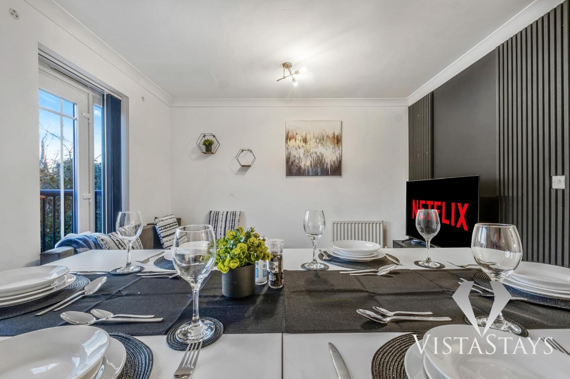 Modern 4 Bed Near Centre With Pool Table And Free Parking By Vista Short Lets Manchester