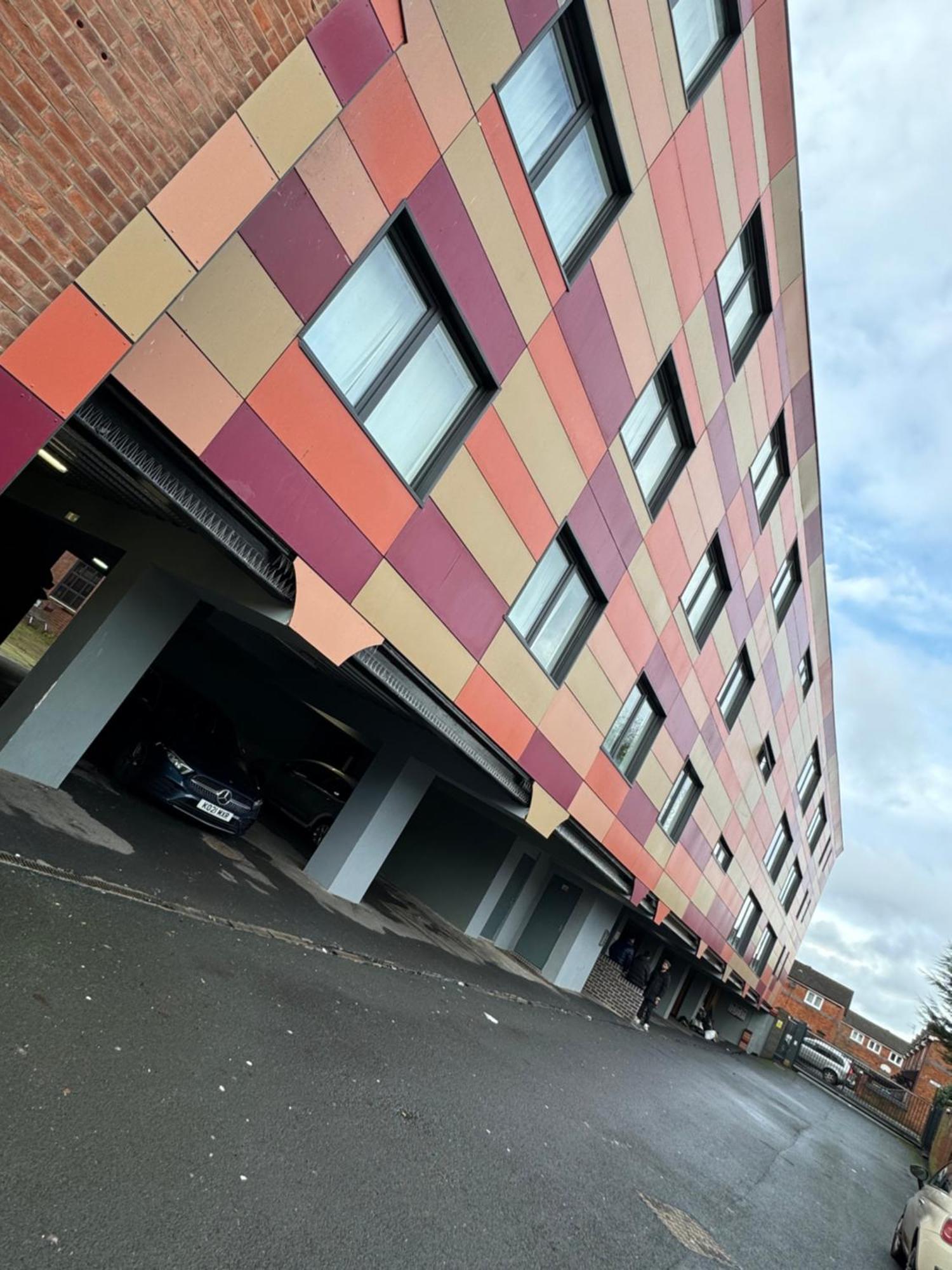 Quay House - Salford - 2bdr Sleeps 7, Spacious & Quiet - Free Parking - Close To Centre, United & The Lowry *