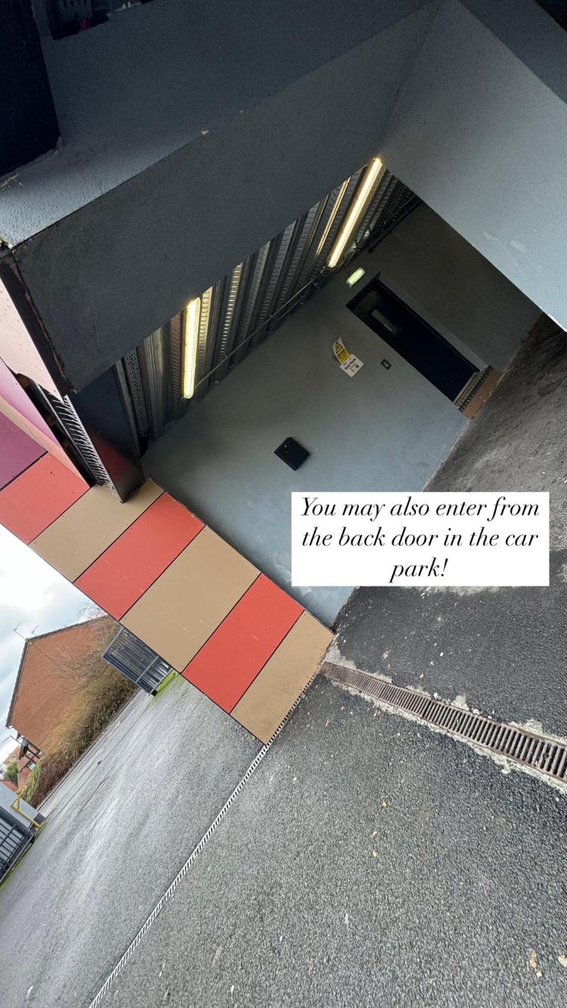 Quay House - Salford - 2bdr Sleeps 7, Spacious & Quiet - Free Parking - Close To Centre, United & The Lowry *