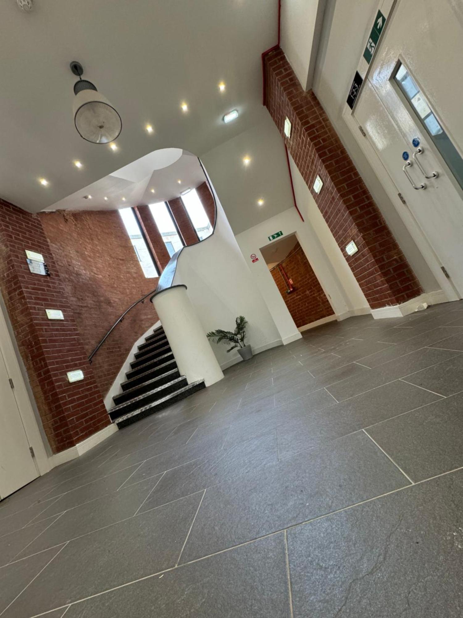 Quay House - Salford - 2bdr Sleeps 7, Spacious & Quiet - Free Parking - Close To Centre, United & The Lowry