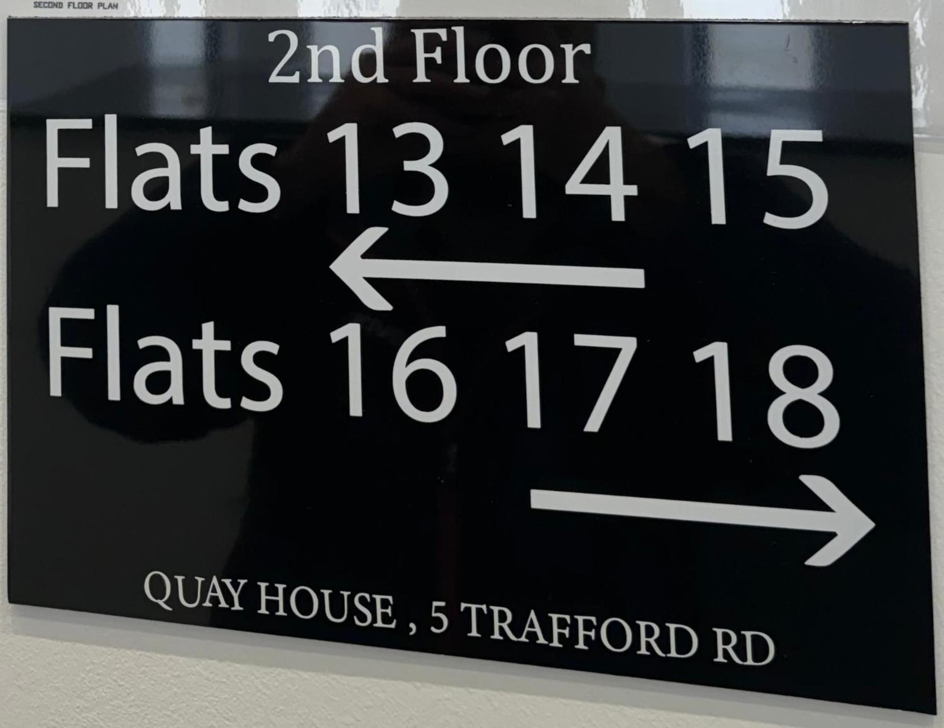 Quay House - Salford - 2bdr Sleeps 7, Spacious & Quiet - Free Parking - Close To Centre, United & The Lowry Appartement *