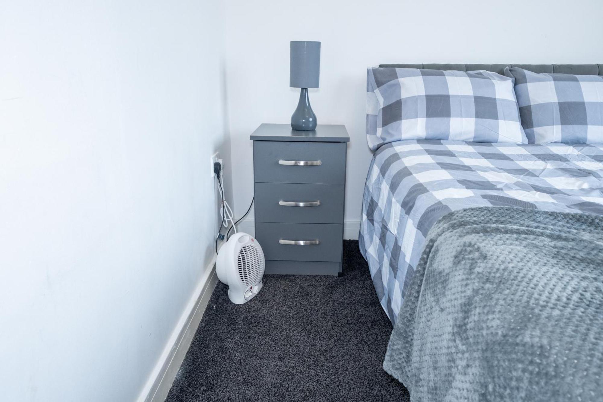 Quay House - Salford - 2bdr Sleeps 7, Spacious & Quiet - Free Parking - Close To Centre, United & The Lowry
