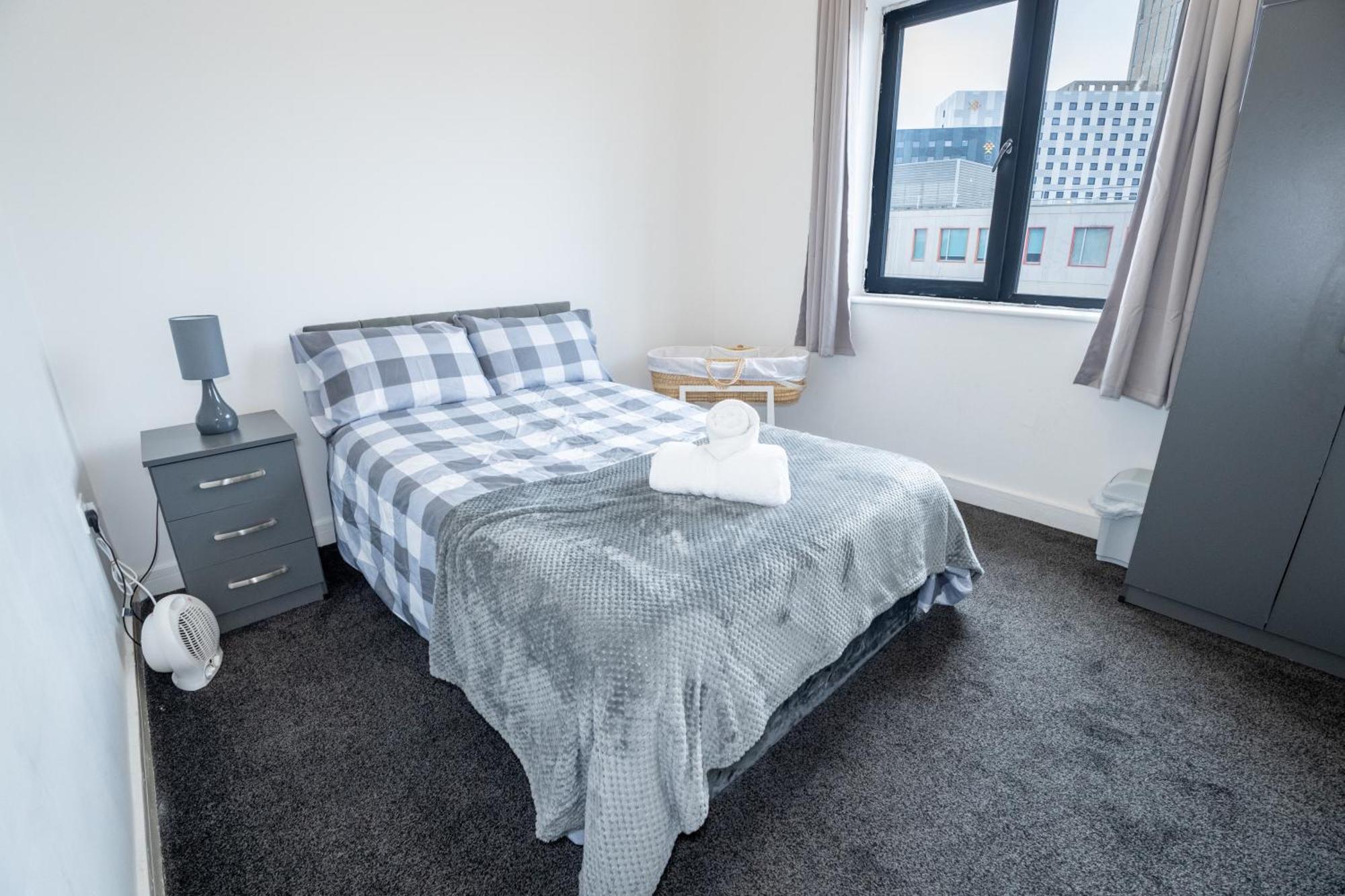 Quay House - Salford - 2bdr Sleeps 7, Spacious & Quiet - Free Parking - Close To Centre, United & The Lowry