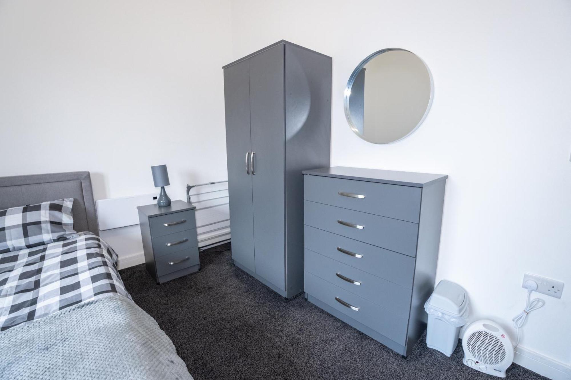 Quay House - Salford - 2bdr Sleeps 7, Spacious & Quiet - Free Parking - Close To Centre, United & The Lowry