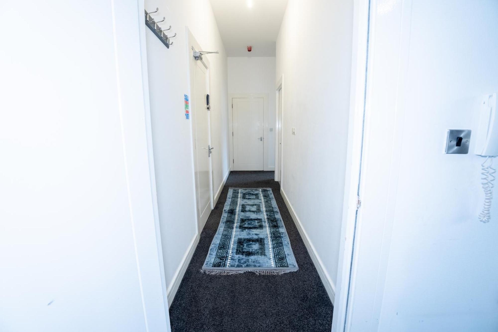 Quay House - Salford - 2bdr Sleeps 7, Spacious & Quiet - Free Parking - Close To Centre, United & The Lowry Manchester
