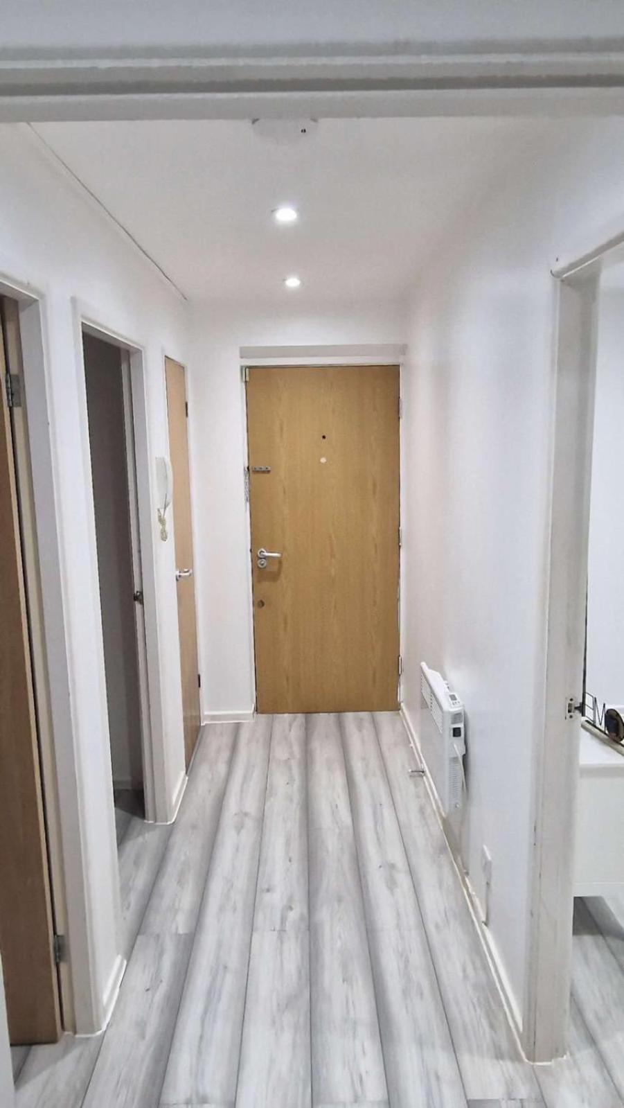 Cozy Modern 2 Bed Flat, With Parking, Close To Town Apartment Manchester