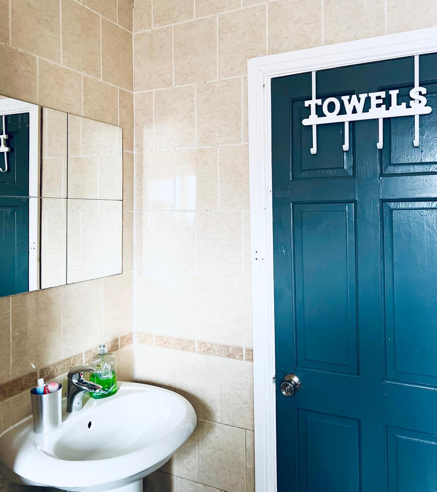 Holiday home Cosy 3bdr In Levenshulme-close To Centre And Stockport Town- Free Parking- Wifi *