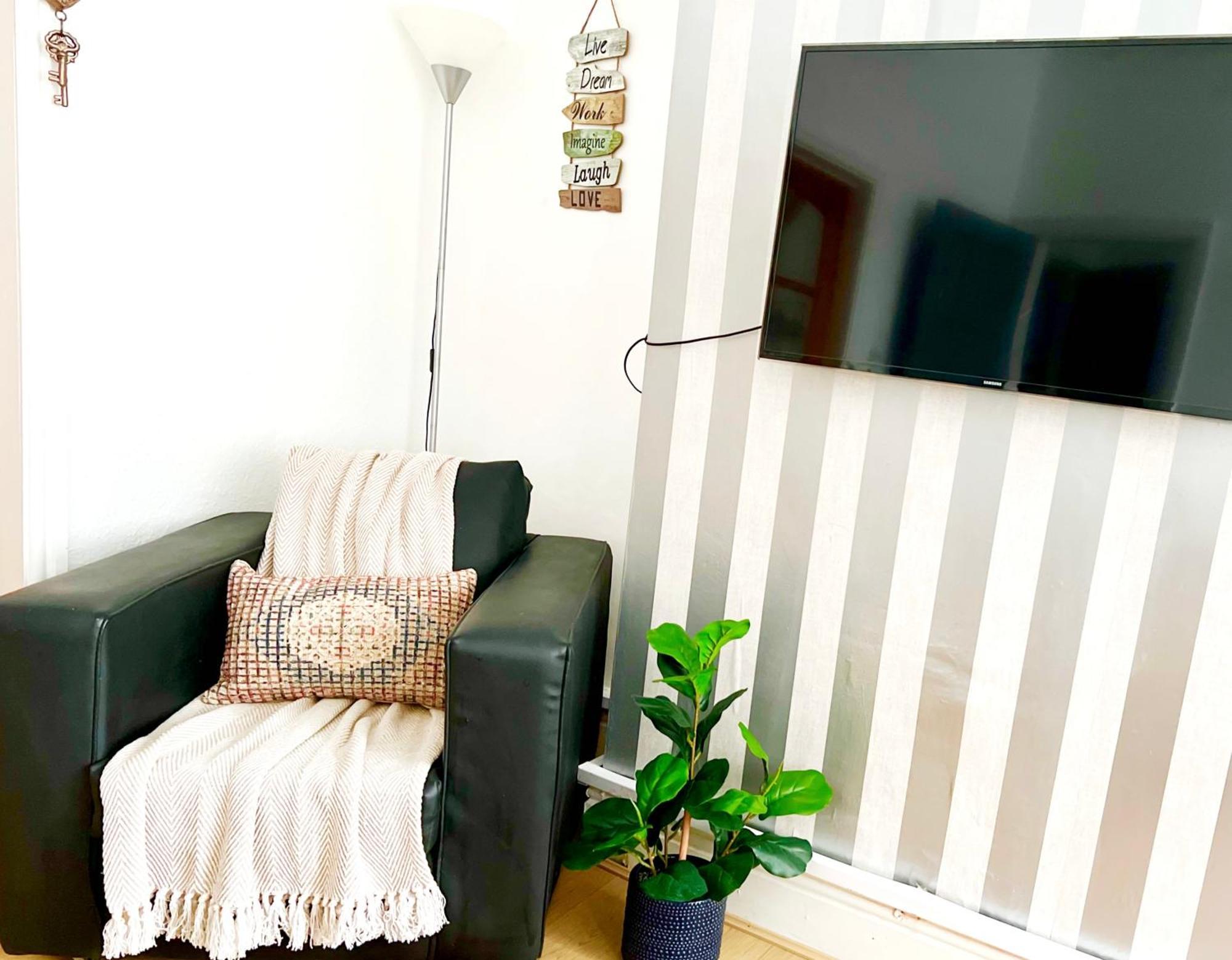Cosy 3bdr In Levenshulme-close To Centre And Stockport Town- Free Parking- Wifi Holiday home
