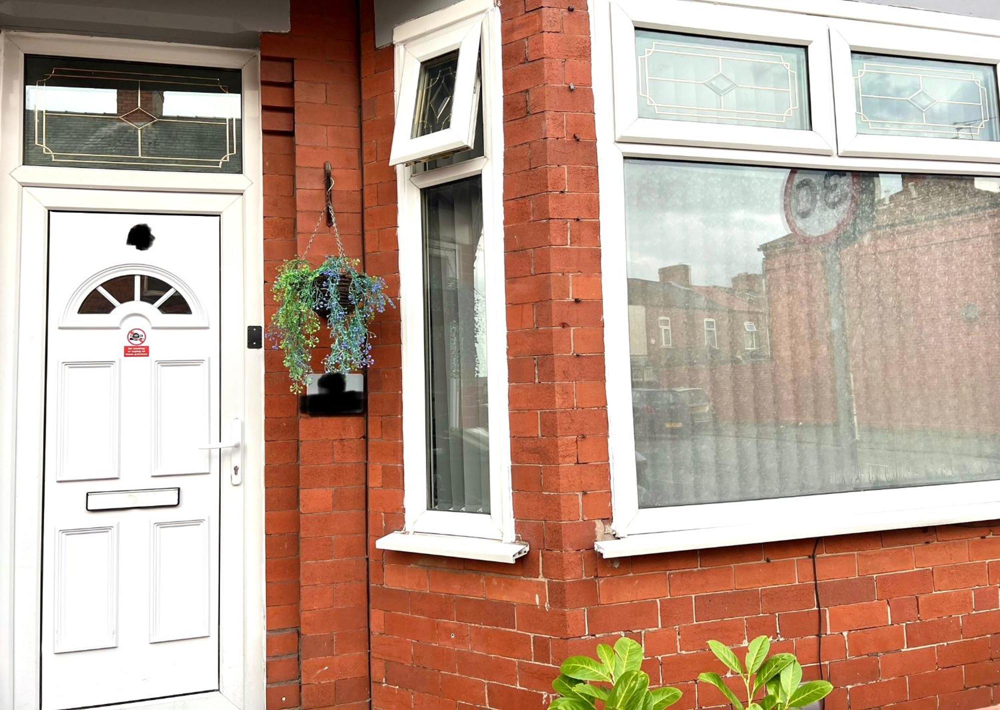 Holiday home Cosy 3bdr In Levenshulme-close To Centre And Stockport Town- Free Parking- Wifi *