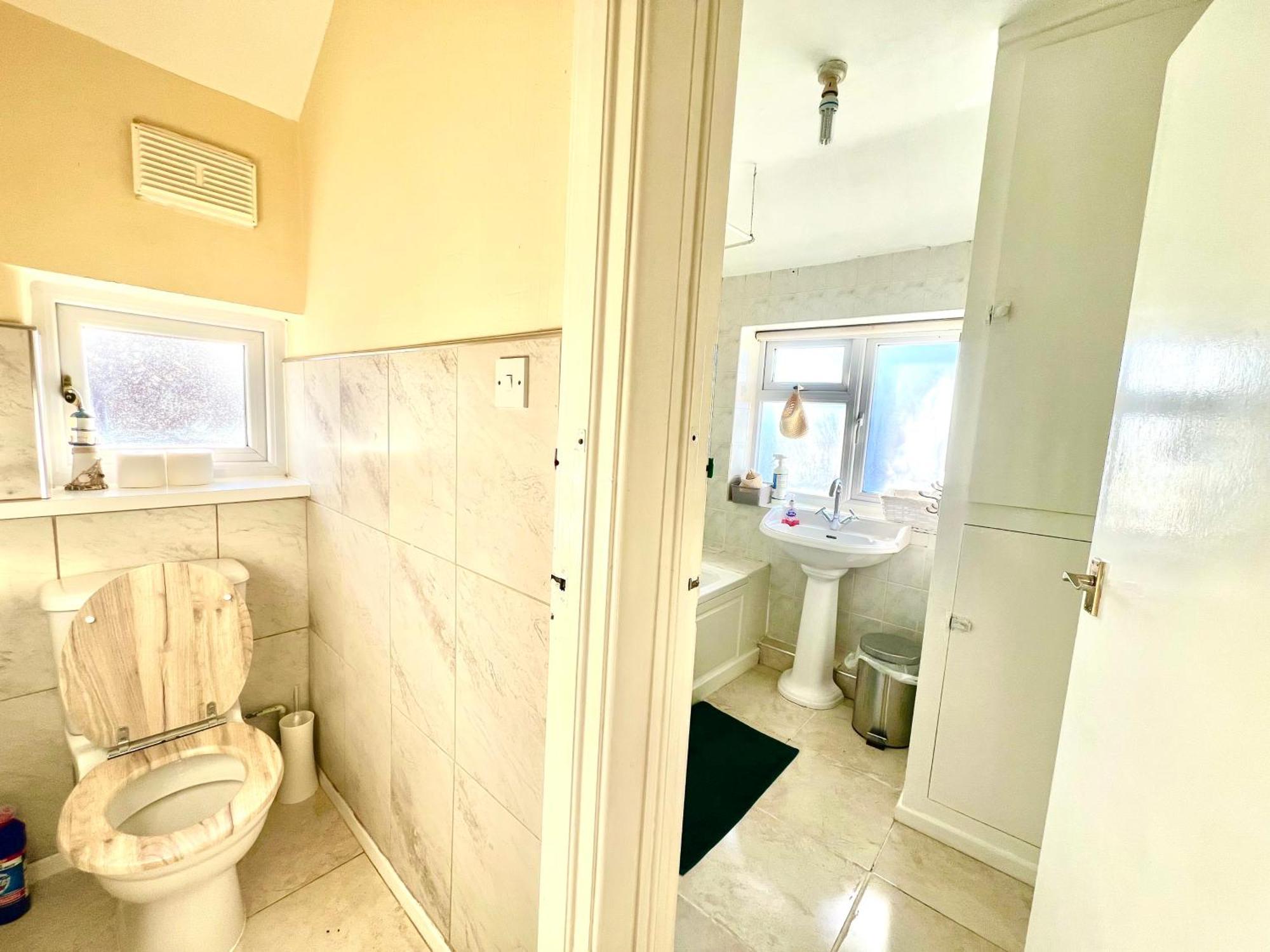 Spacious 3-bed Family Retreat With Cosy Living And Garden! Free Parking Manchester