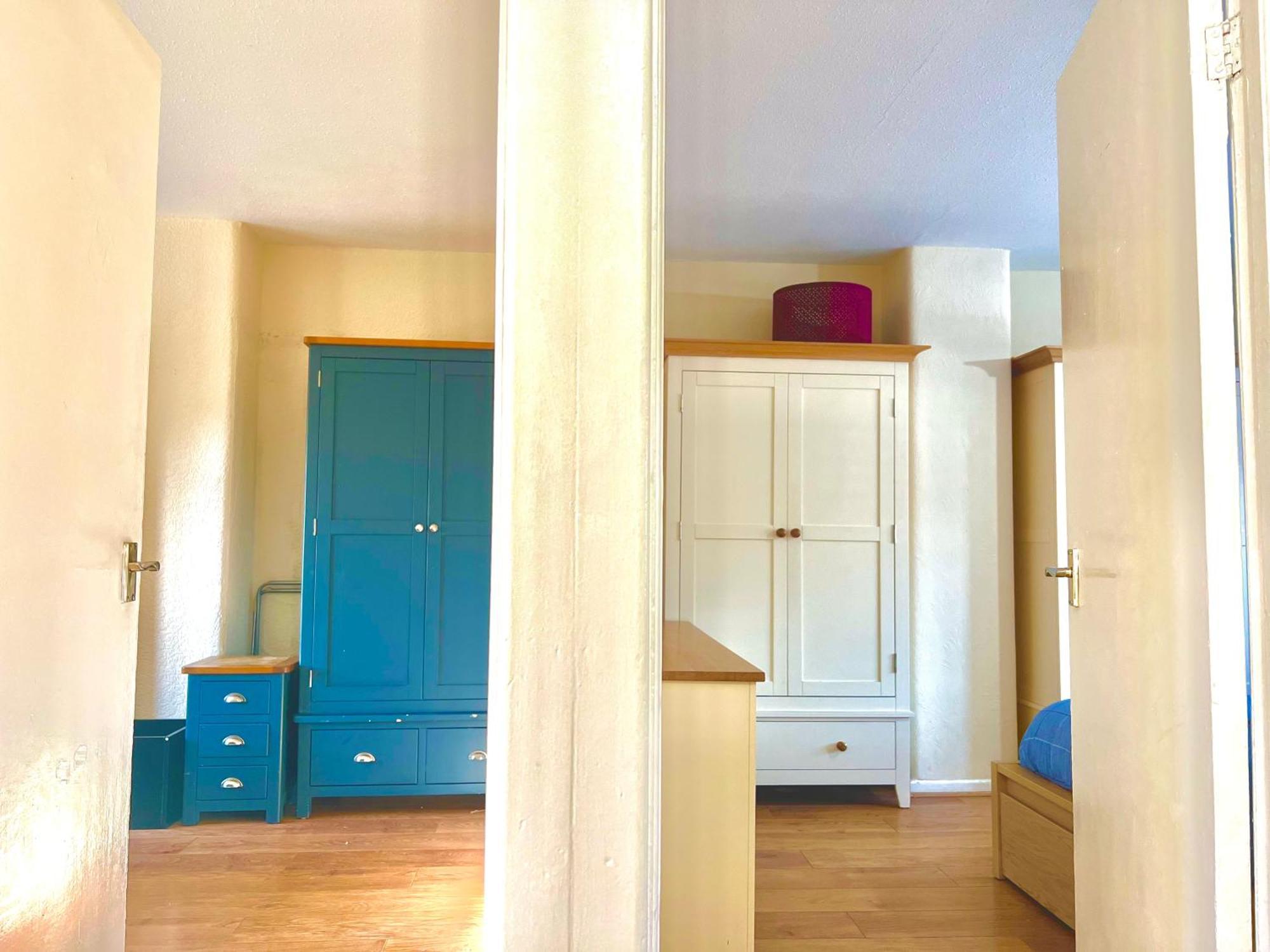 Holiday home Spacious 3-bed Family Retreat With Cosy Living And Garden! Free Parking *