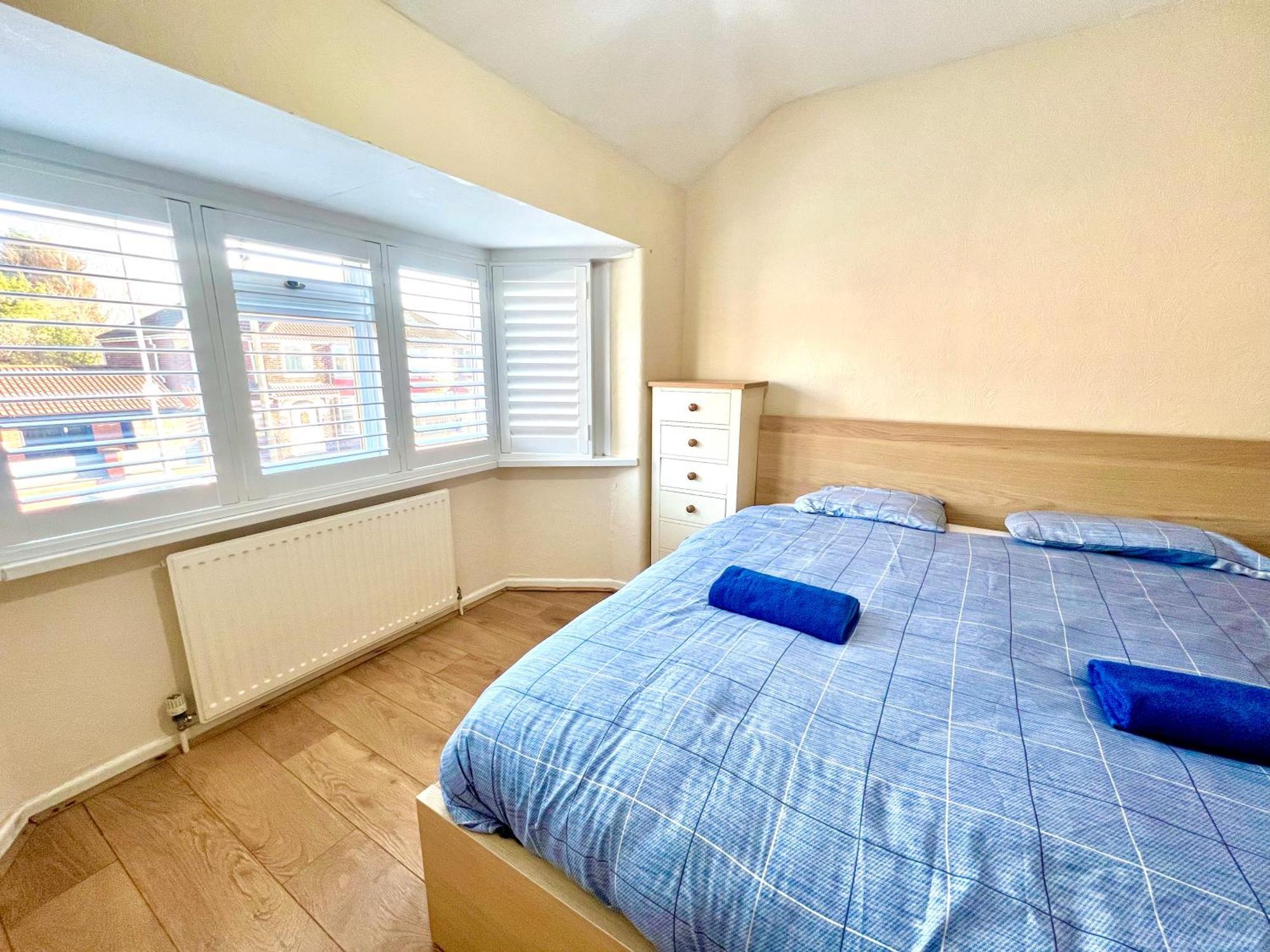 Spacious 3-bed Family Retreat With Cosy Living And Garden! Free Parking * Manchester