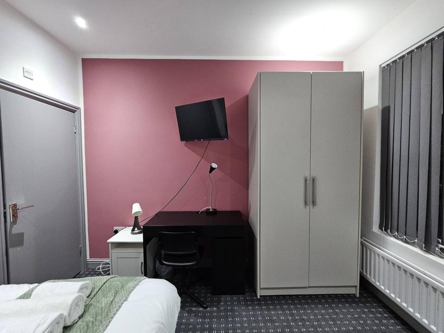 Landcross Co-living - Private Self-cater Manchester