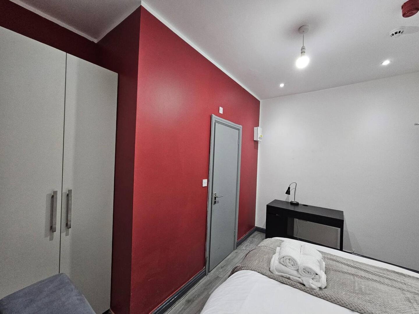 Landcross Co-living - Private Self-cater Holiday home Manchester