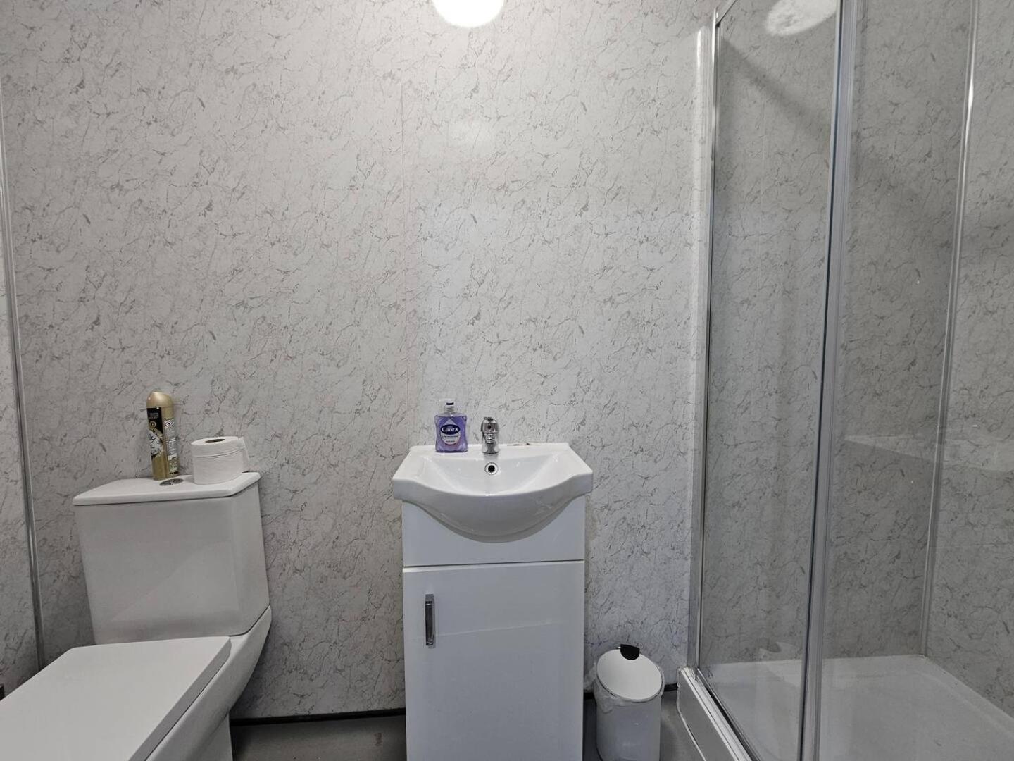 Landcross Co-living - Private Self-cater Manchester