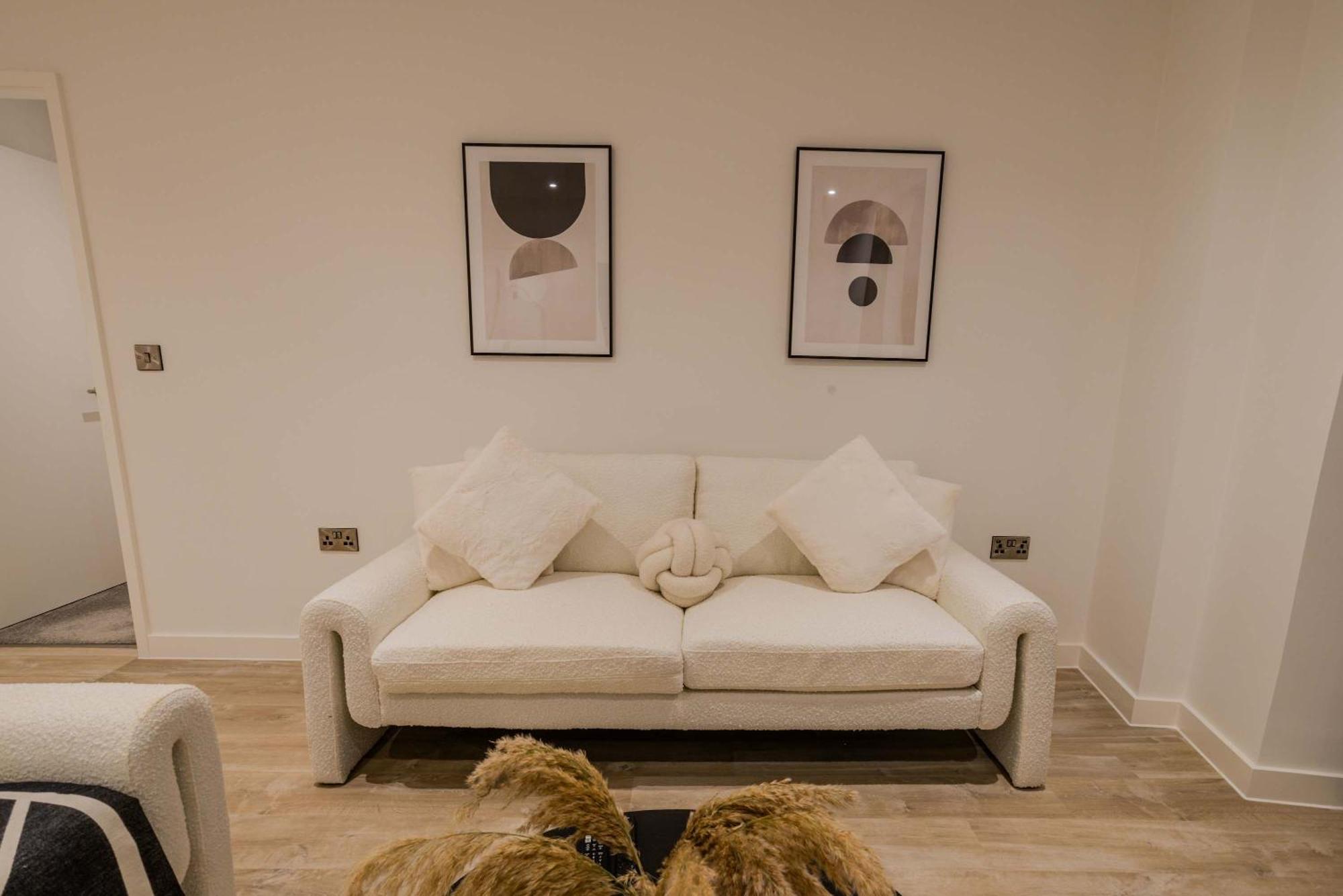 Bianco 2br With Views * Manchester