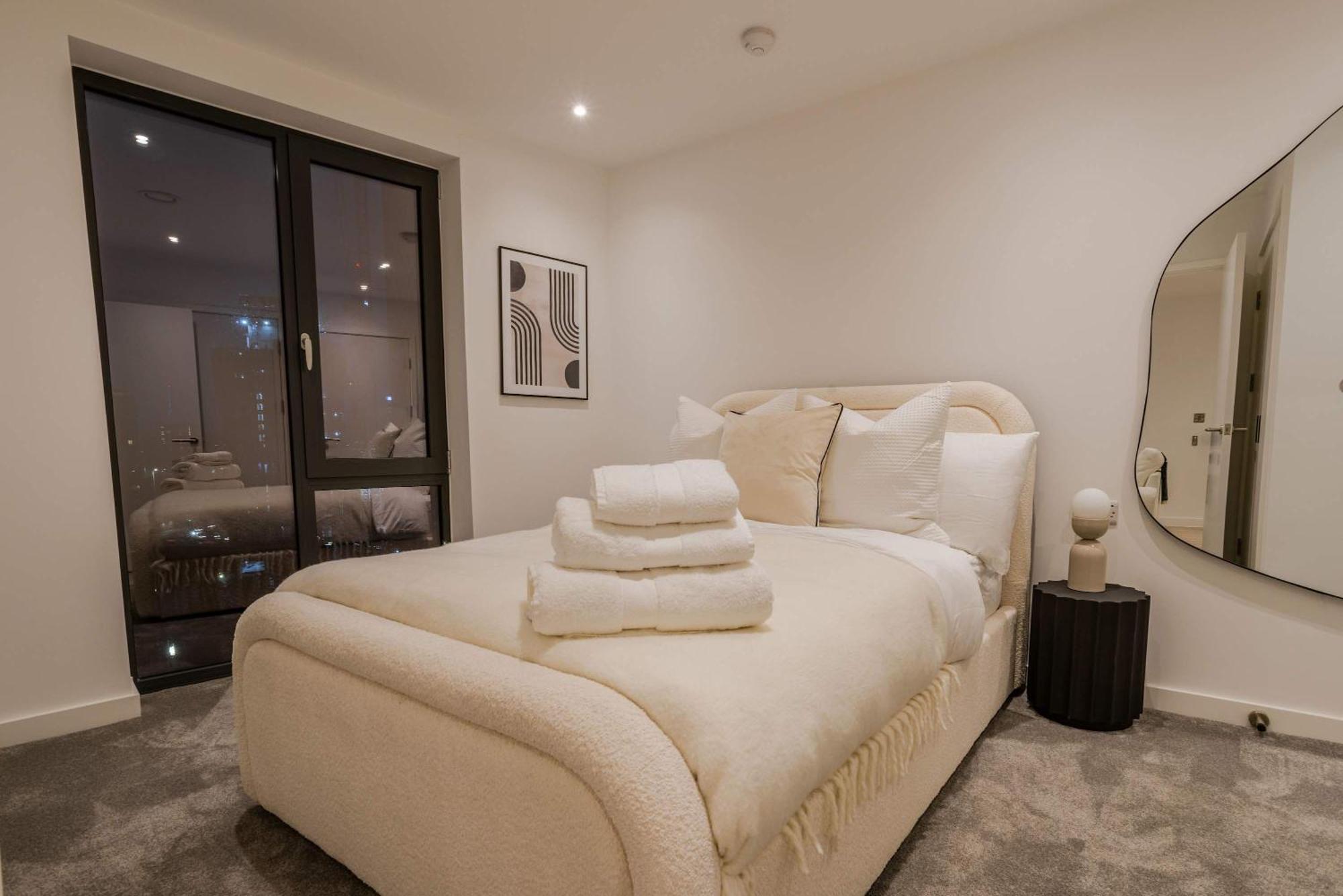 Bianco 2br With Views