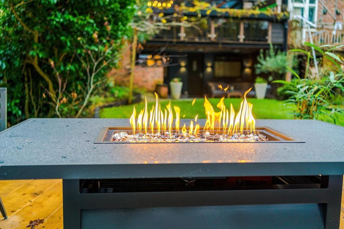 Vakantiehuis Unique In Northenden Urban Oasis Sleeps 8 *