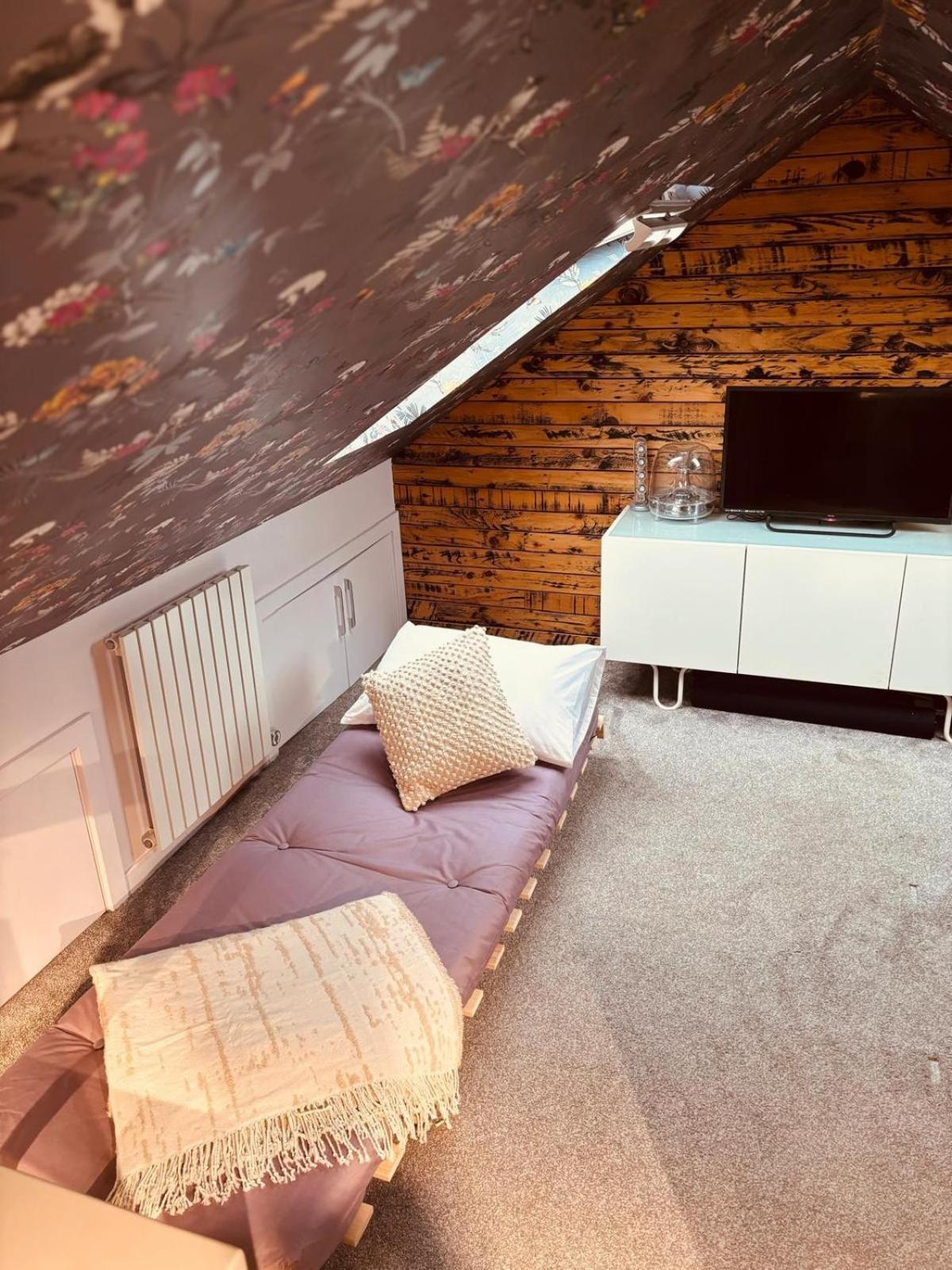 Vakantiehuis Unique In Northenden Urban Oasis Sleeps 8 *