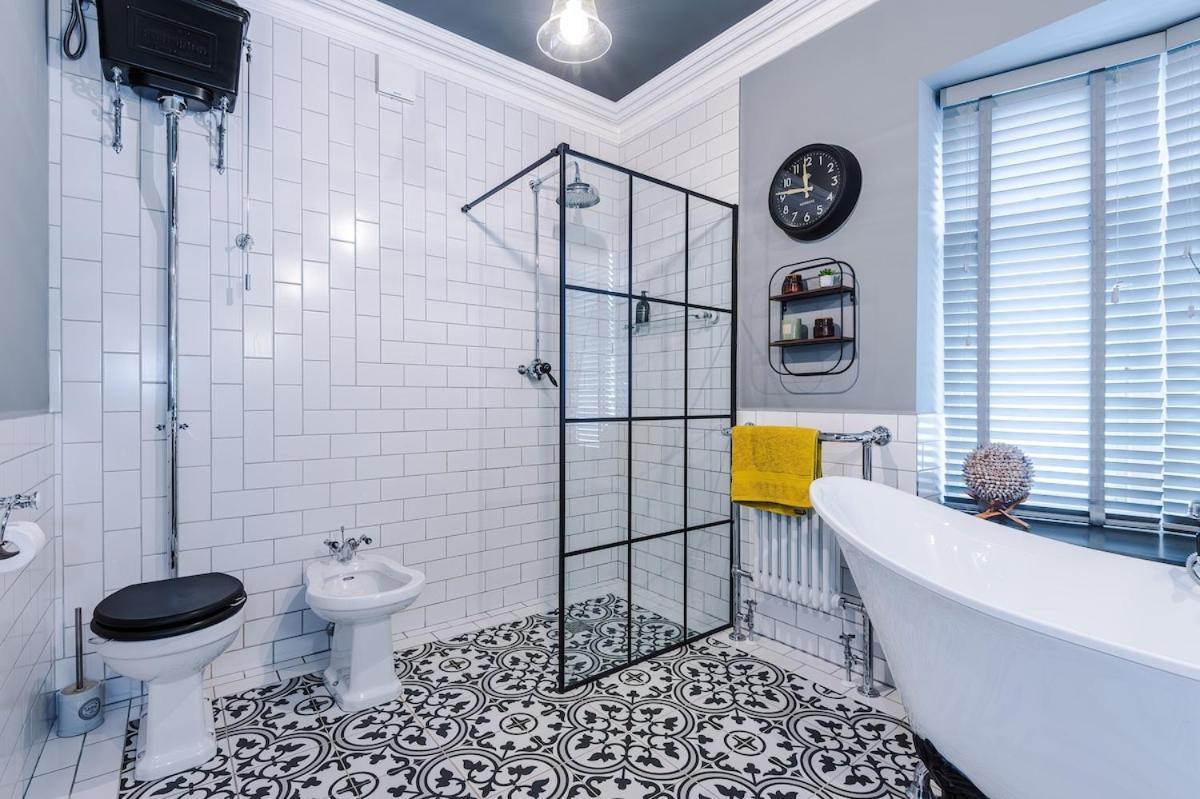 Unique In Northenden Urban Oasis Sleeps 8 Vakantiehuis
